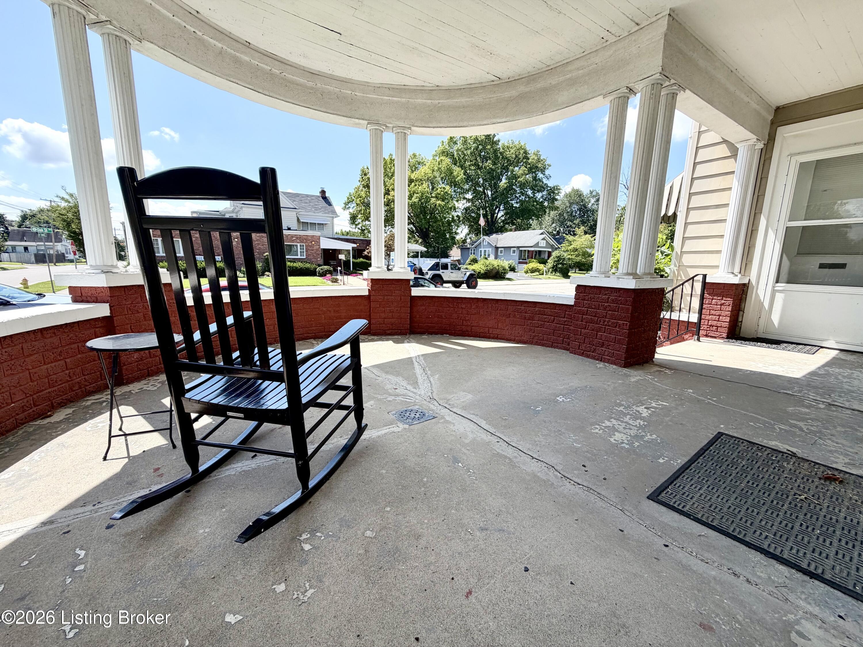 1847 E Oak St 4 Property Photo 5
