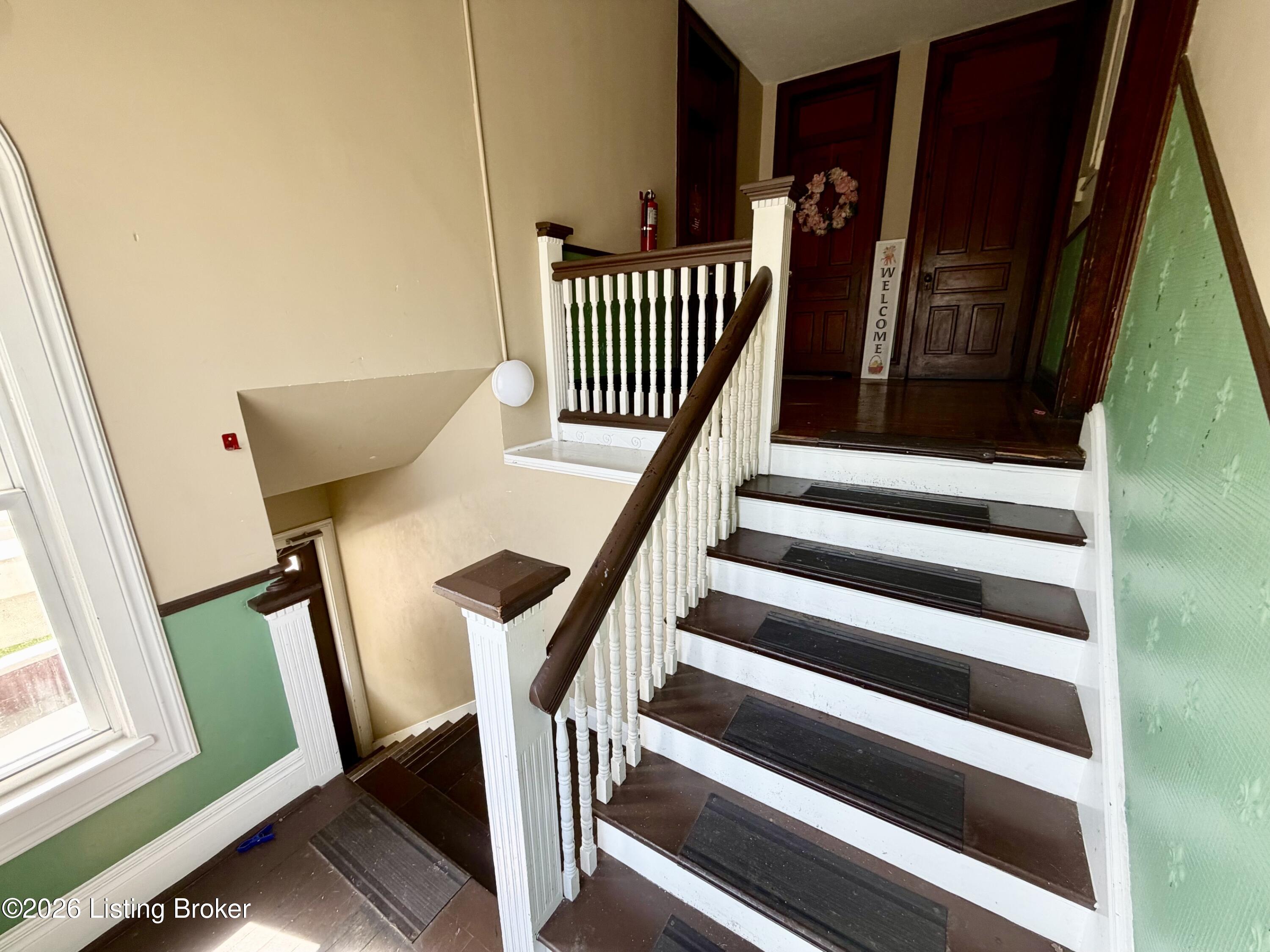 1847 E Oak St 4 Property Photo 6
