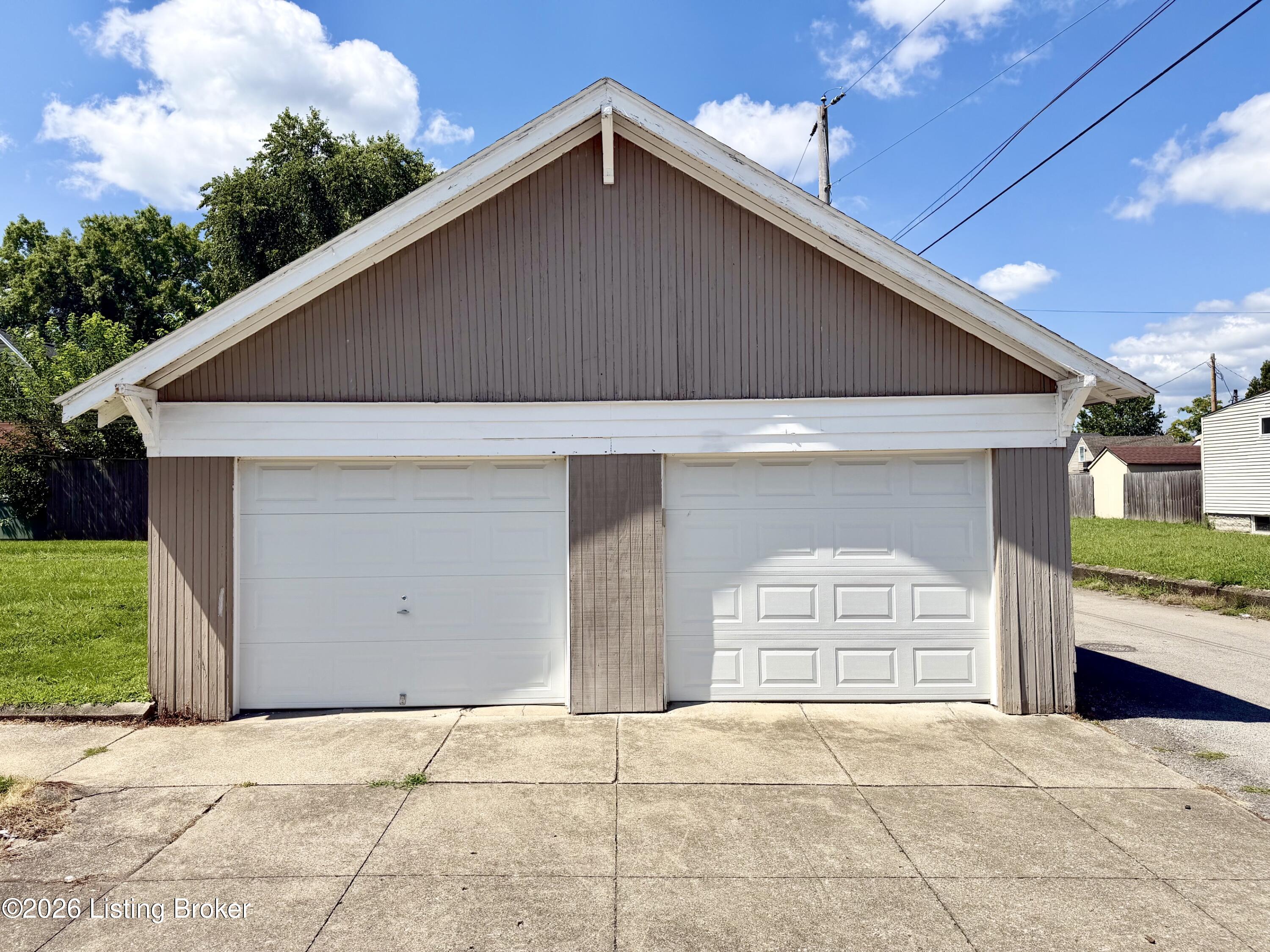 1847 E Oak St 4 Property Photo 7