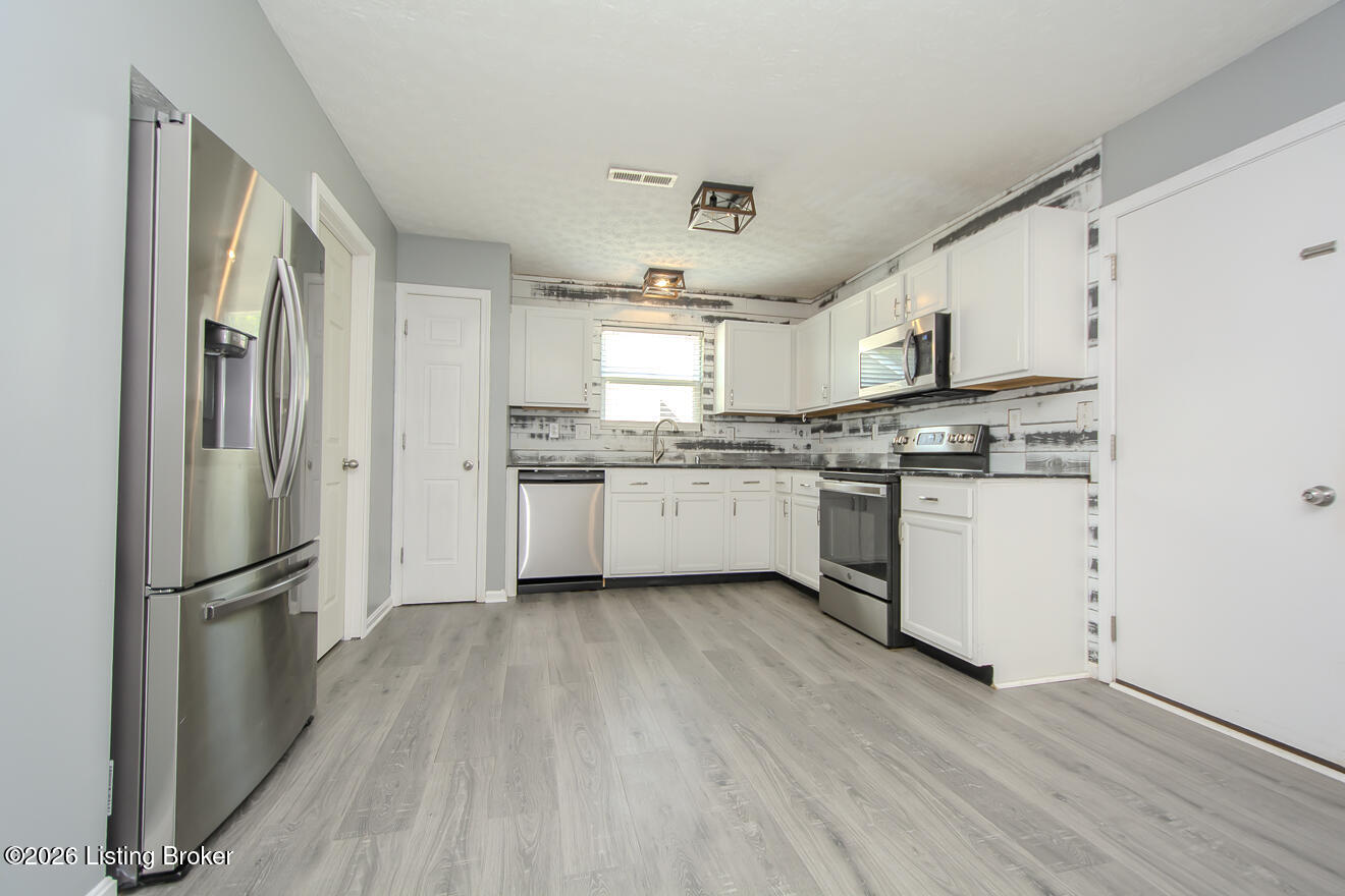 4030 Firestone Way Property Photo 12