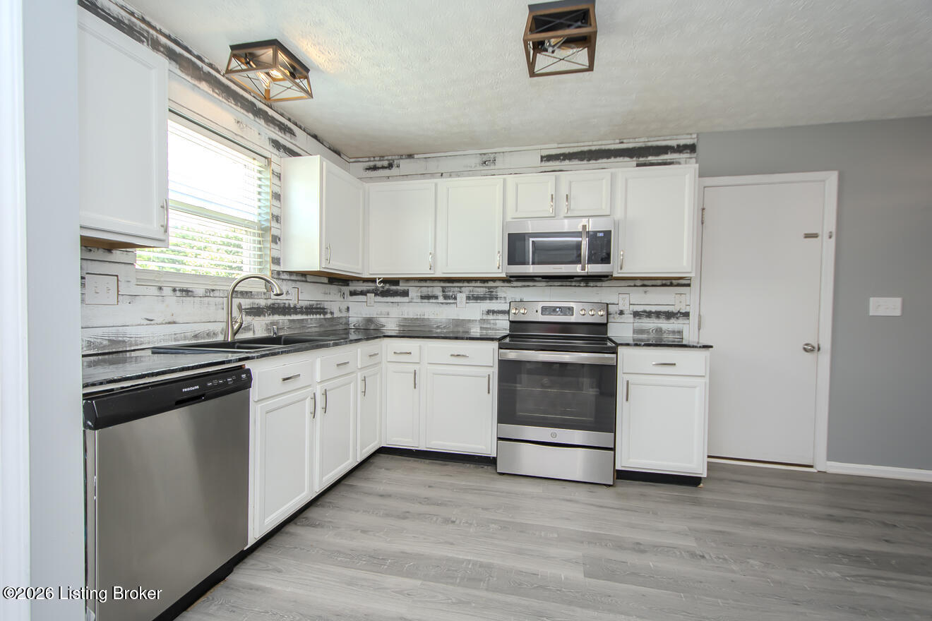 4030 Firestone Way Property Photo 13