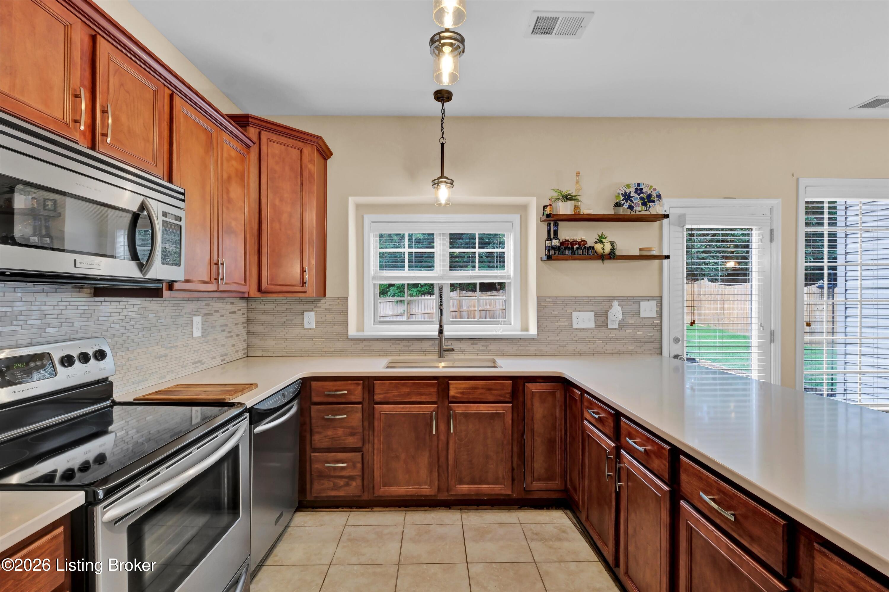 8823 Gentlewind Way Property Photo 10