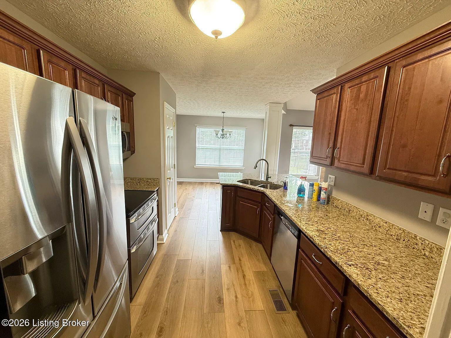 1303 Bostwick Ln Property Photo 5
