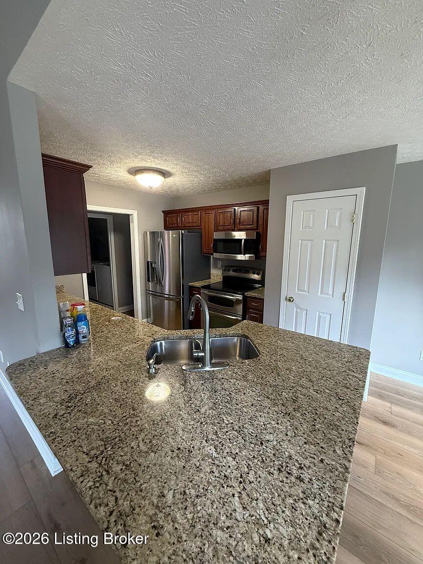 1303 Bostwick Ln Property Photo 6