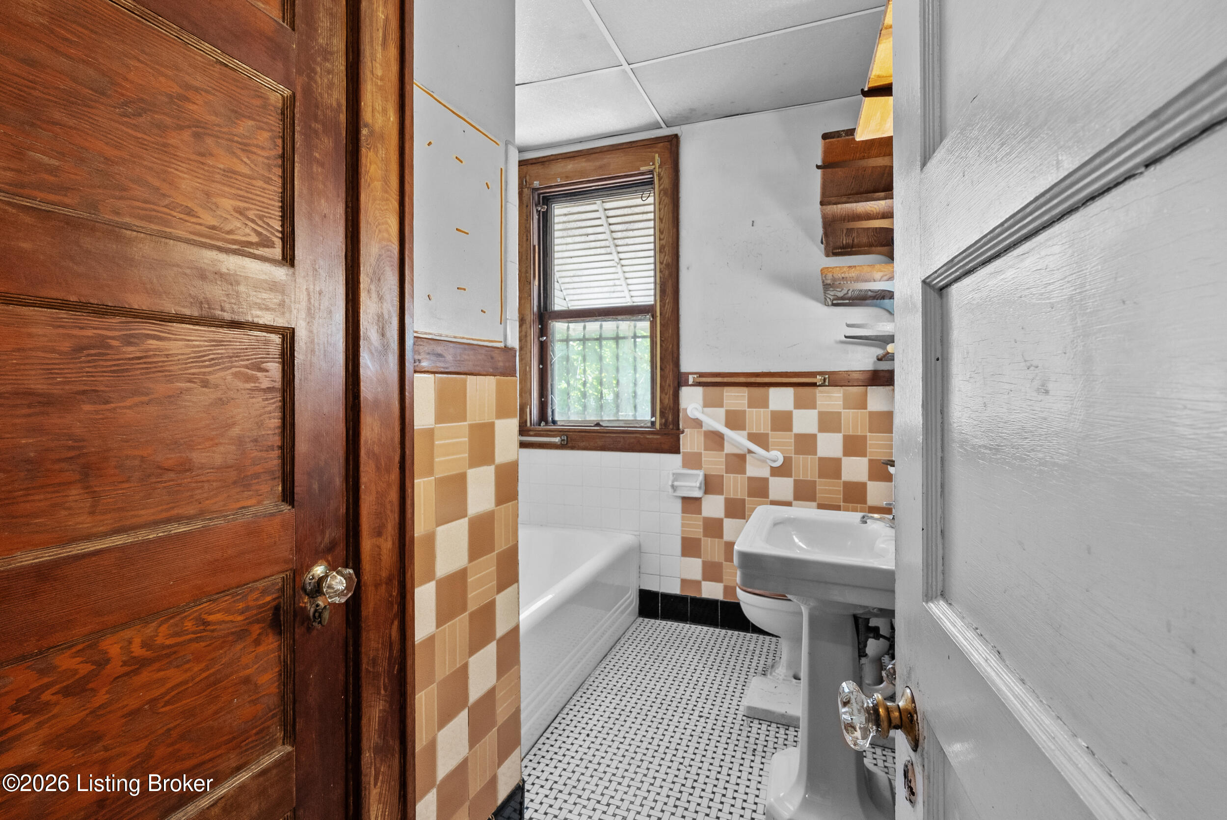 122 N Bayly Ave Property Photo 25