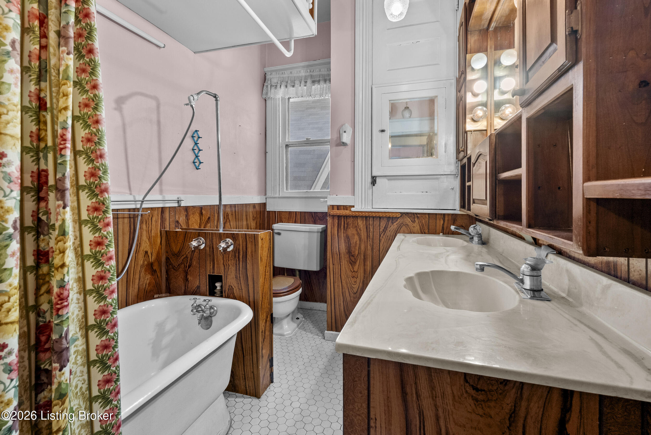 122 N Bayly Ave Property Photo 43