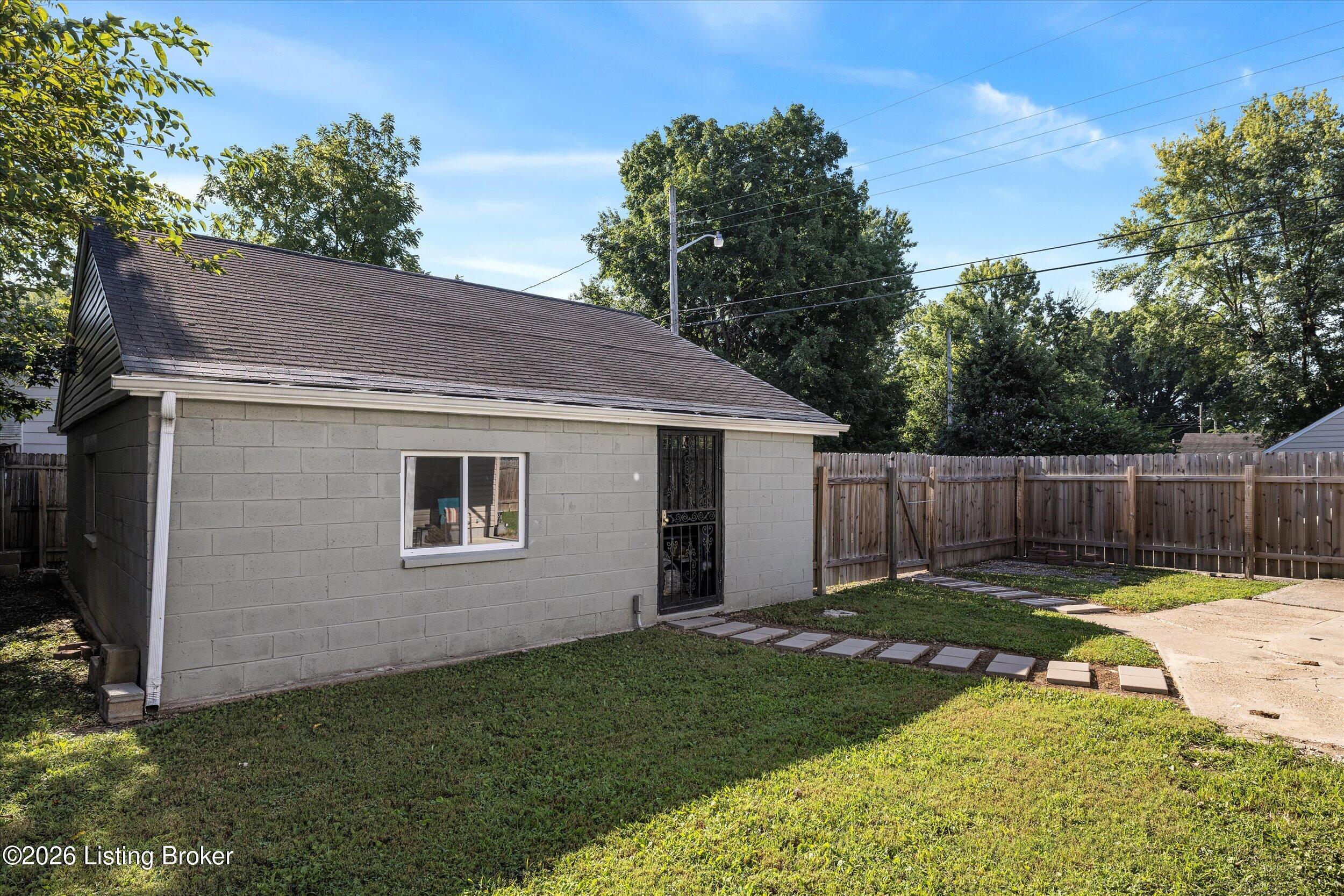 4921 Wellsworth Ave Property Photo 5