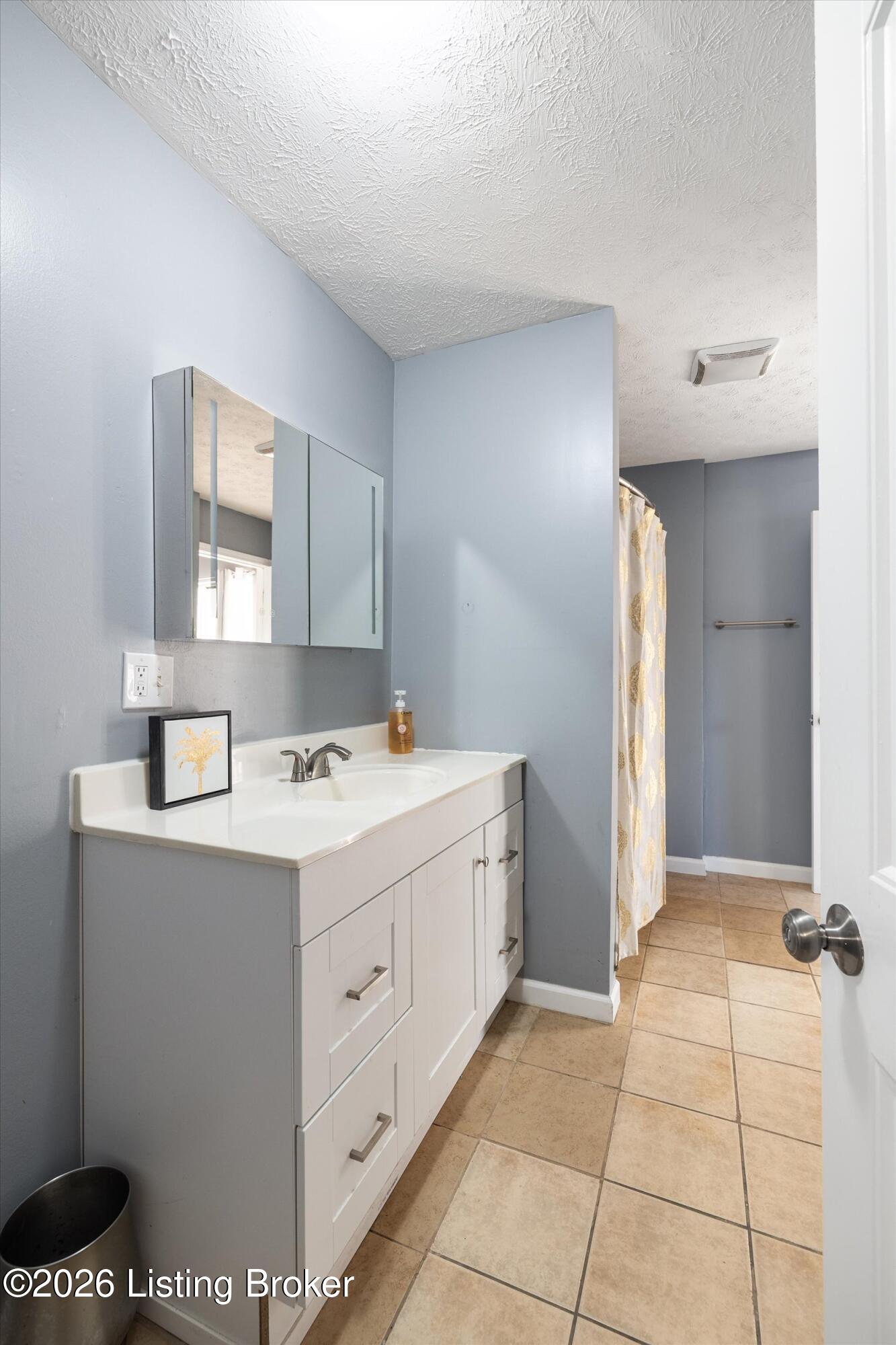 4921 Wellsworth Ave Property Photo 24