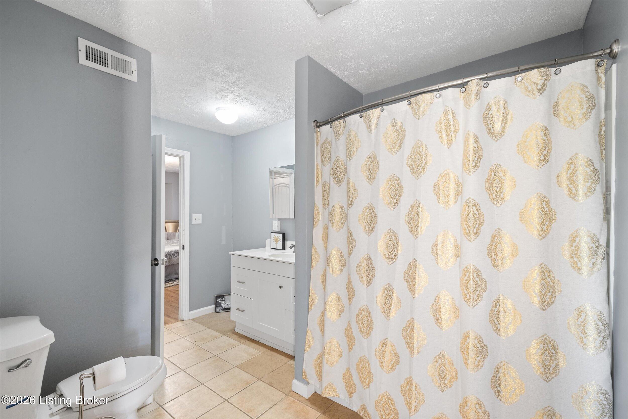 4921 Wellsworth Ave Property Photo 25