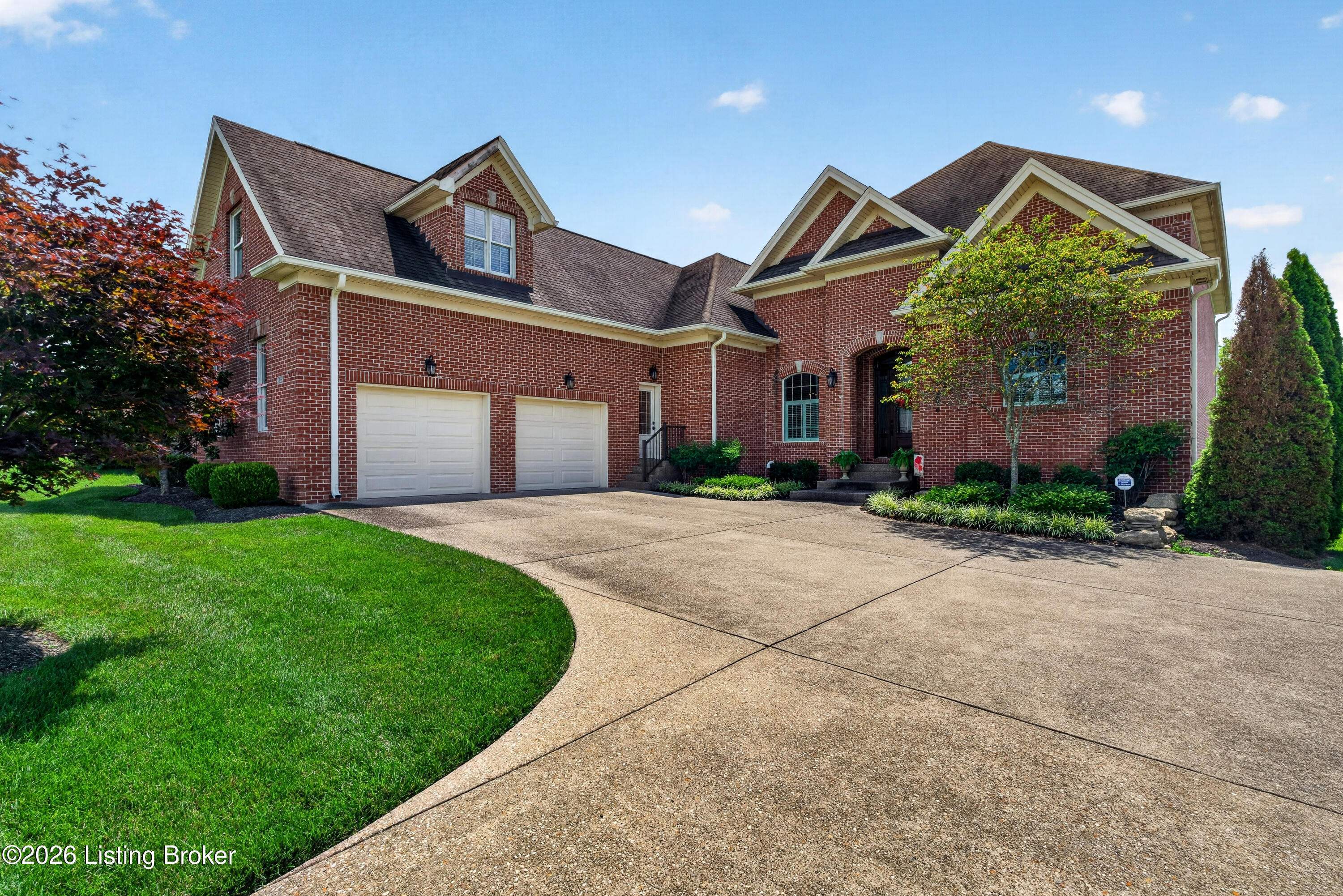 1051 Champions Cir Property Photo 2