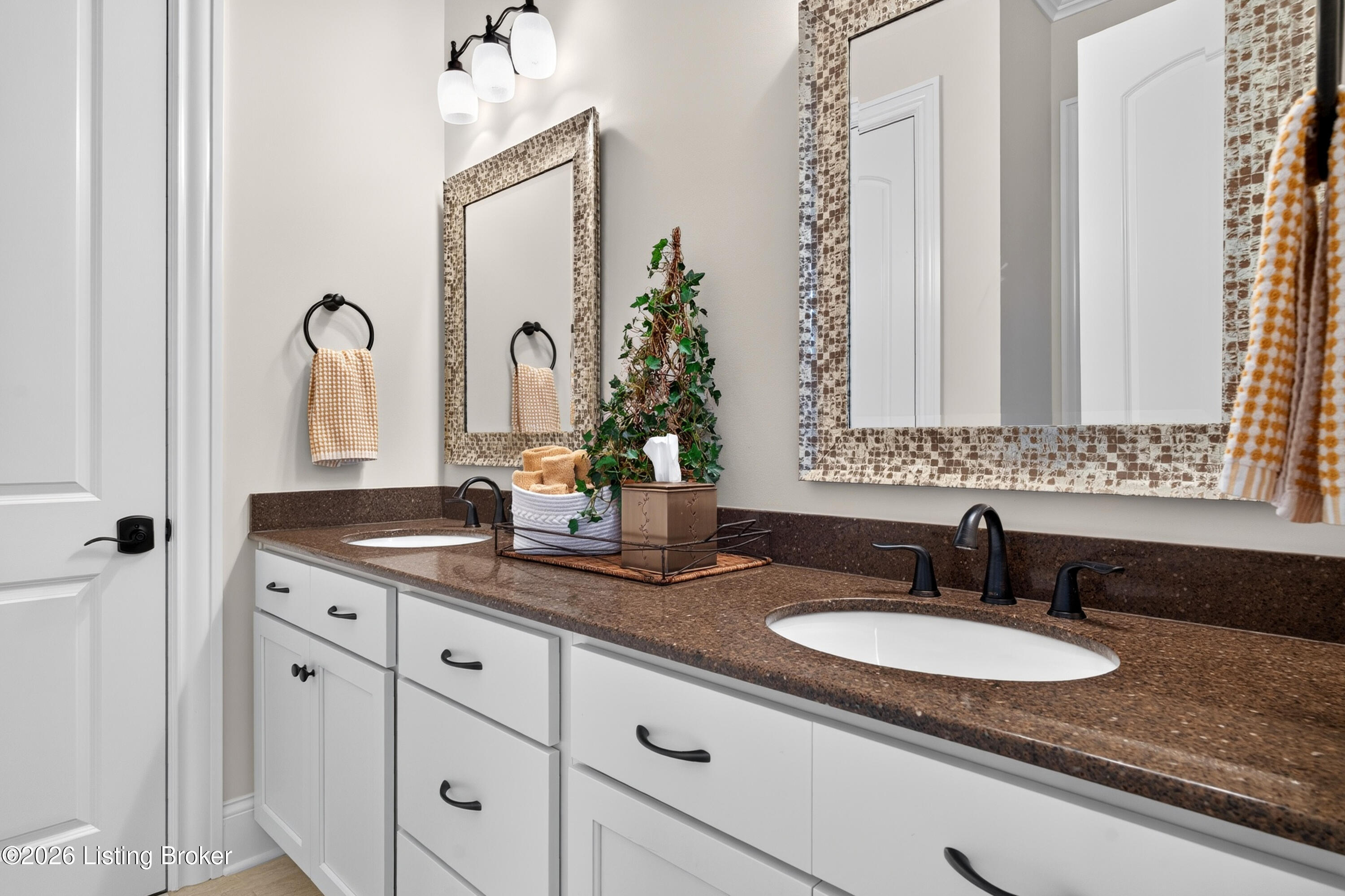1051 Champions Cir Property Photo 27