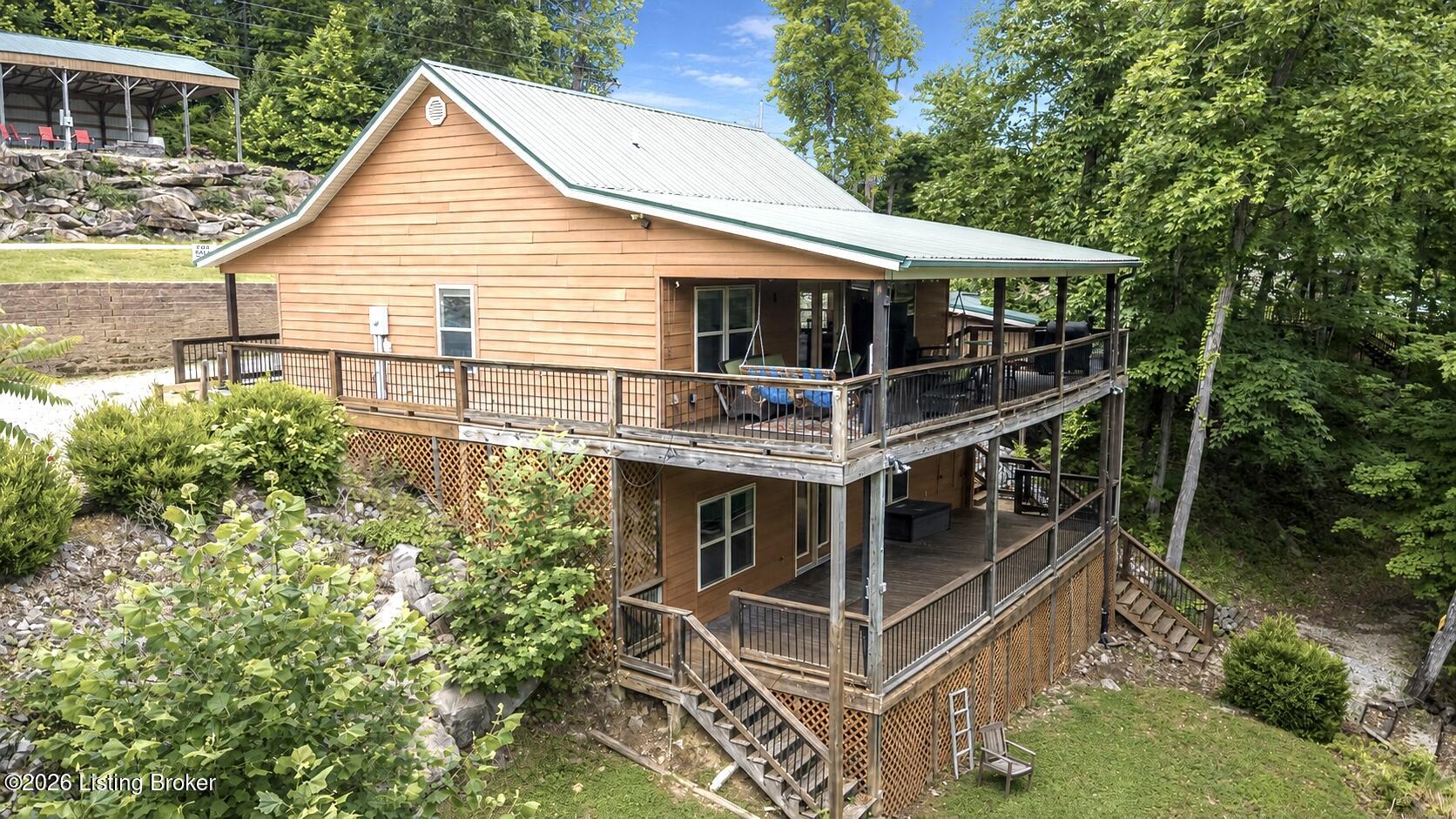 1046 Hickory Grove Rd Property Photo 1