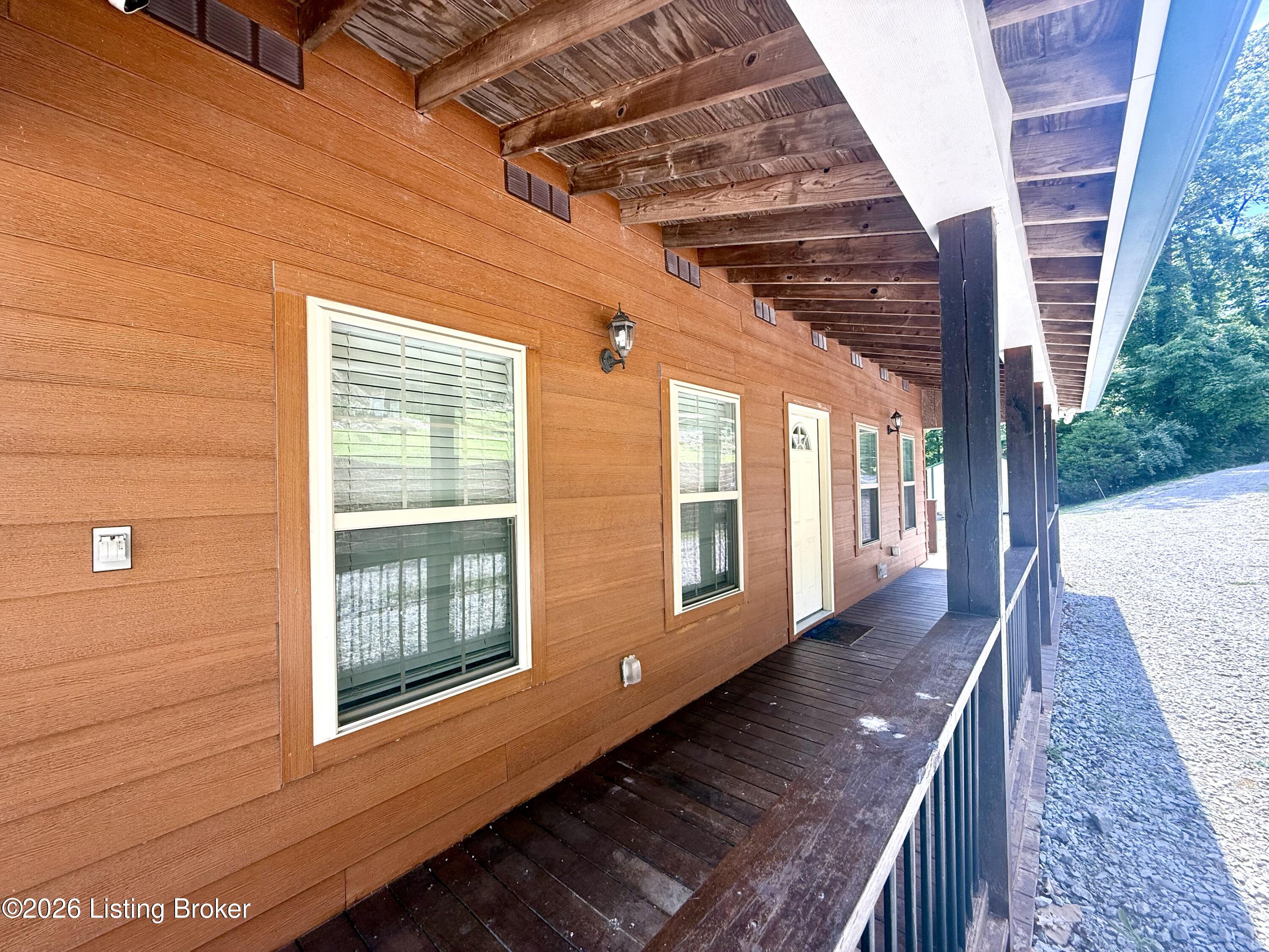 1046 Hickory Grove Rd Property Photo 7