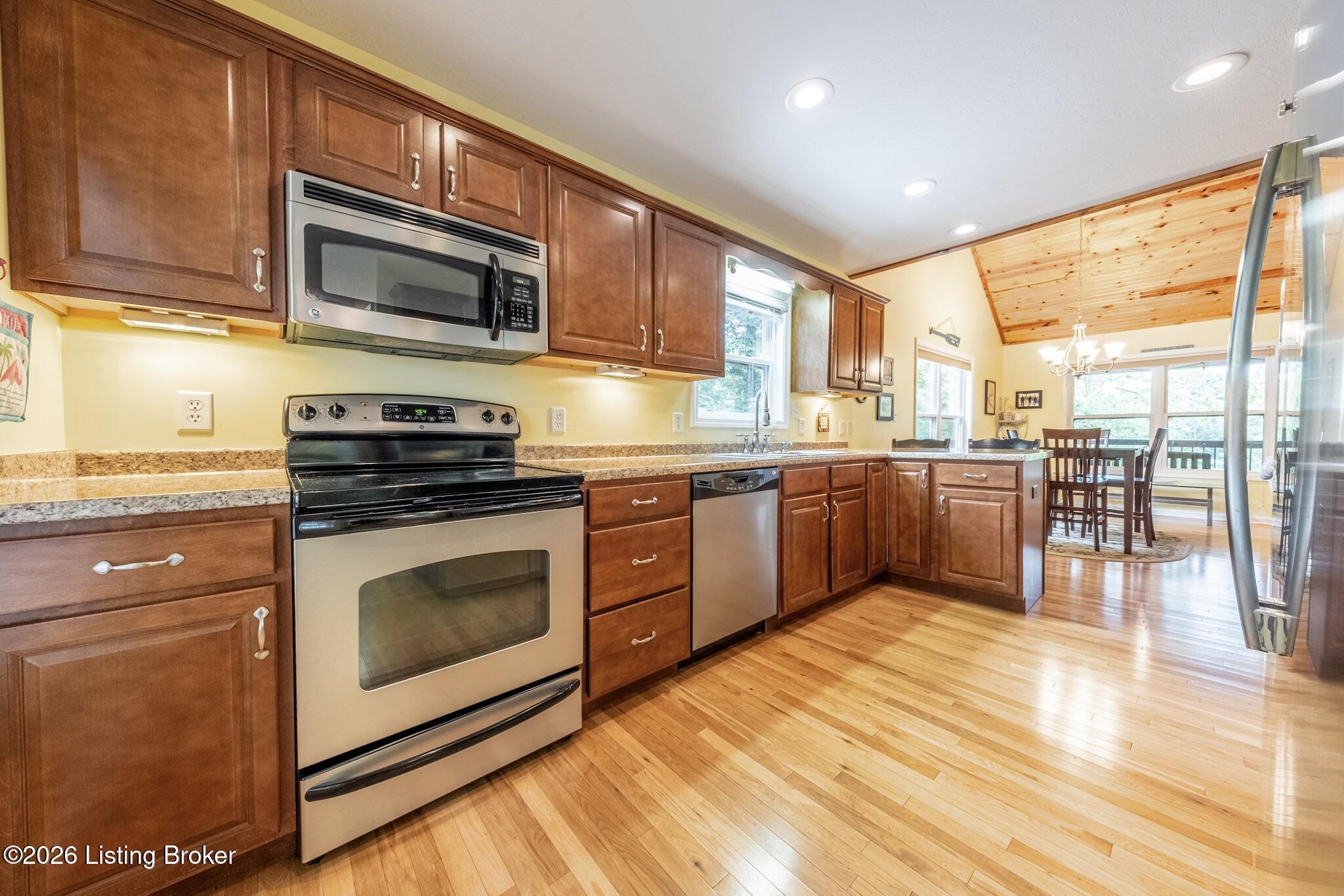 1046 Hickory Grove Rd Property Photo 11