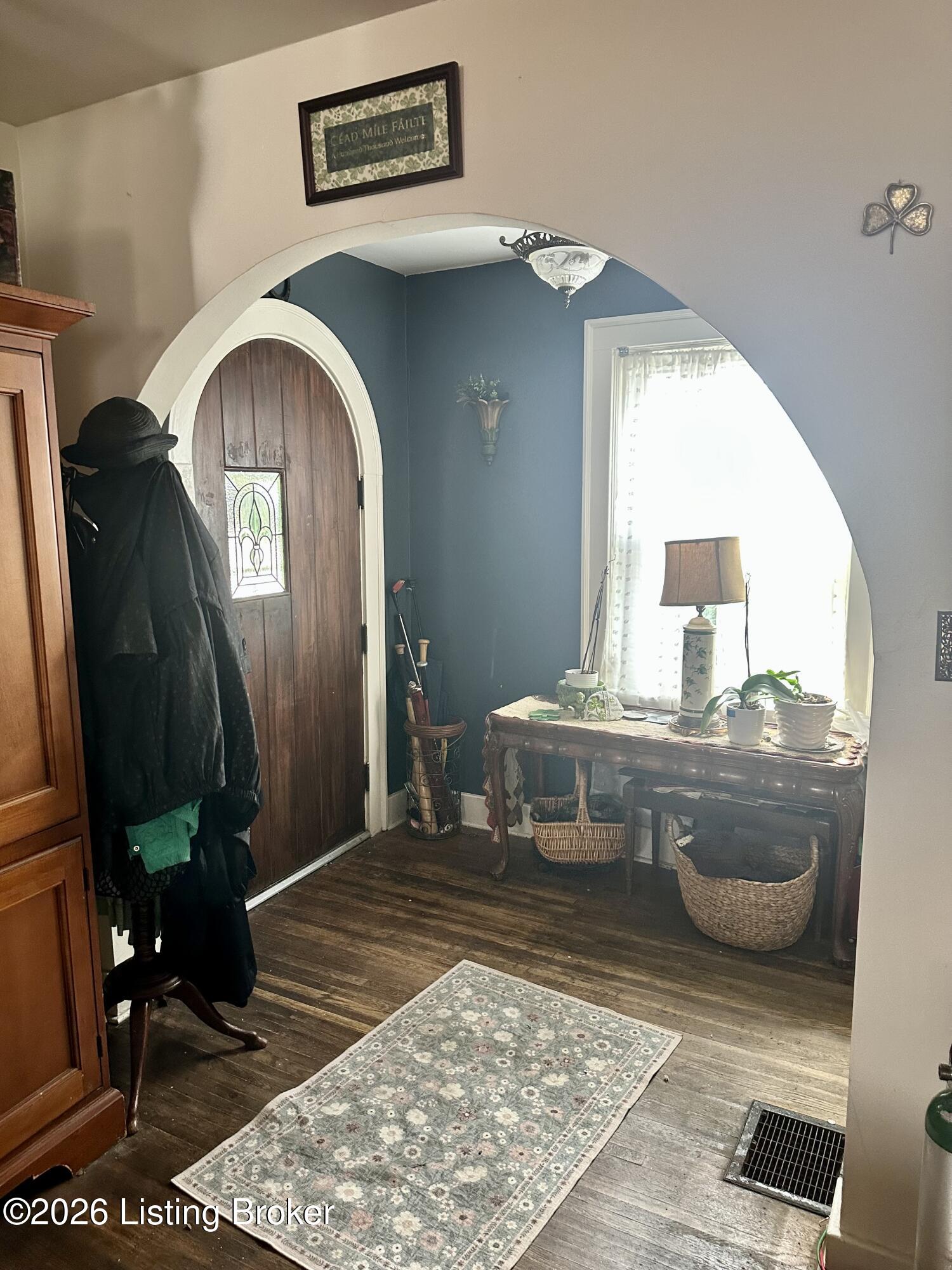 122 S Crestmoor Ave Property Photo 4