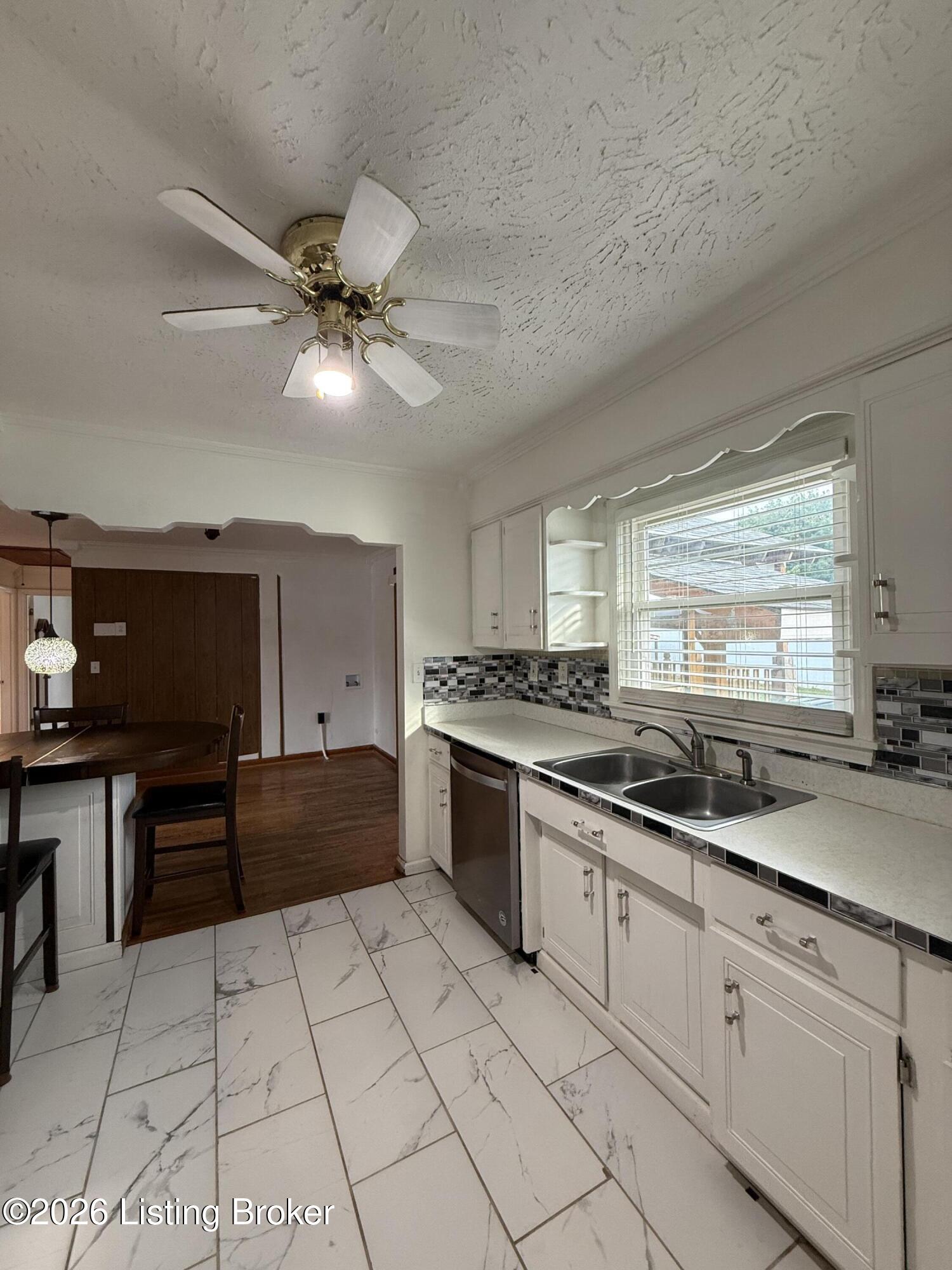 5400 Monaco Dr Property Photo 7