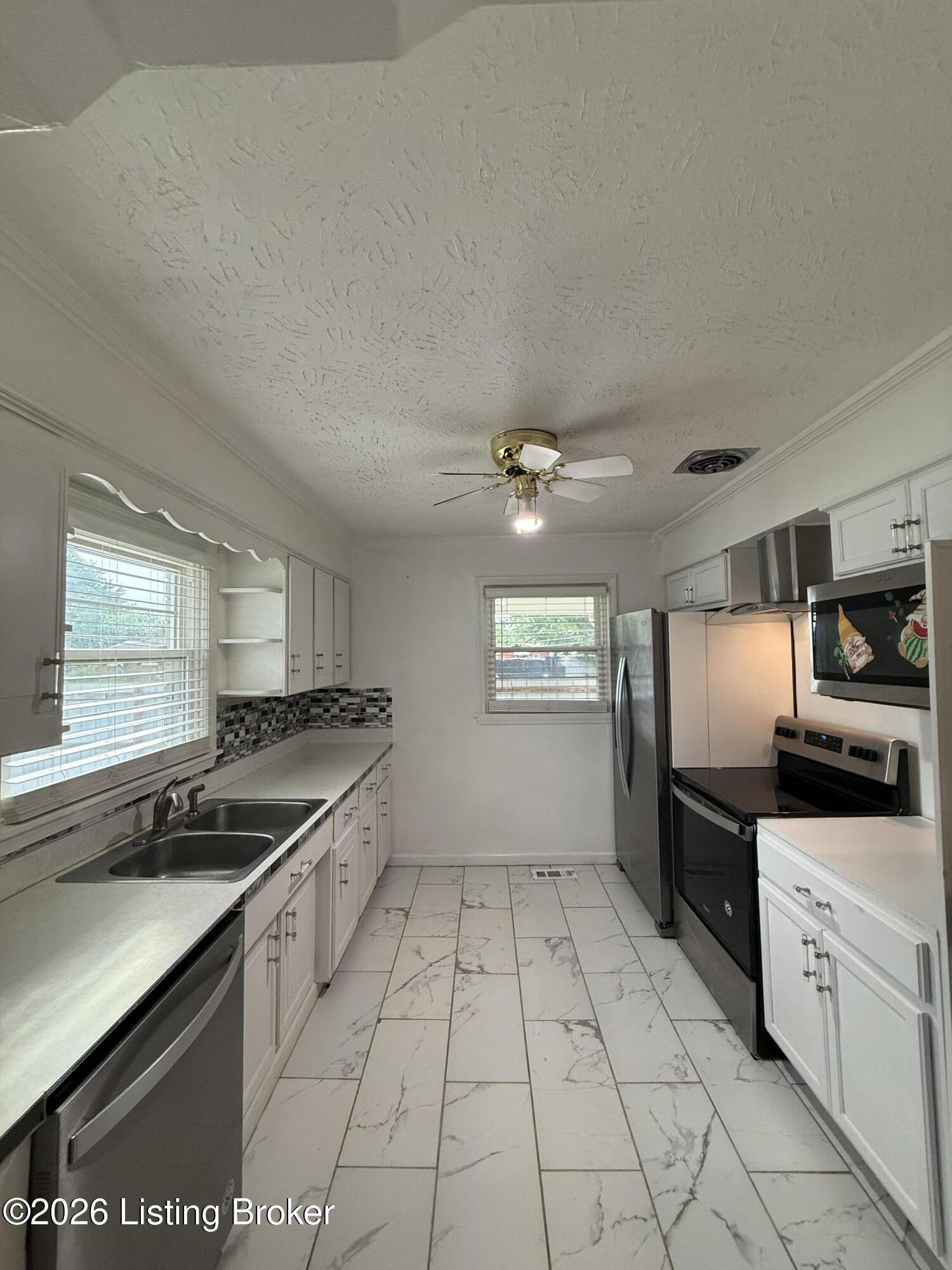 5400 Monaco Dr Property Photo 8