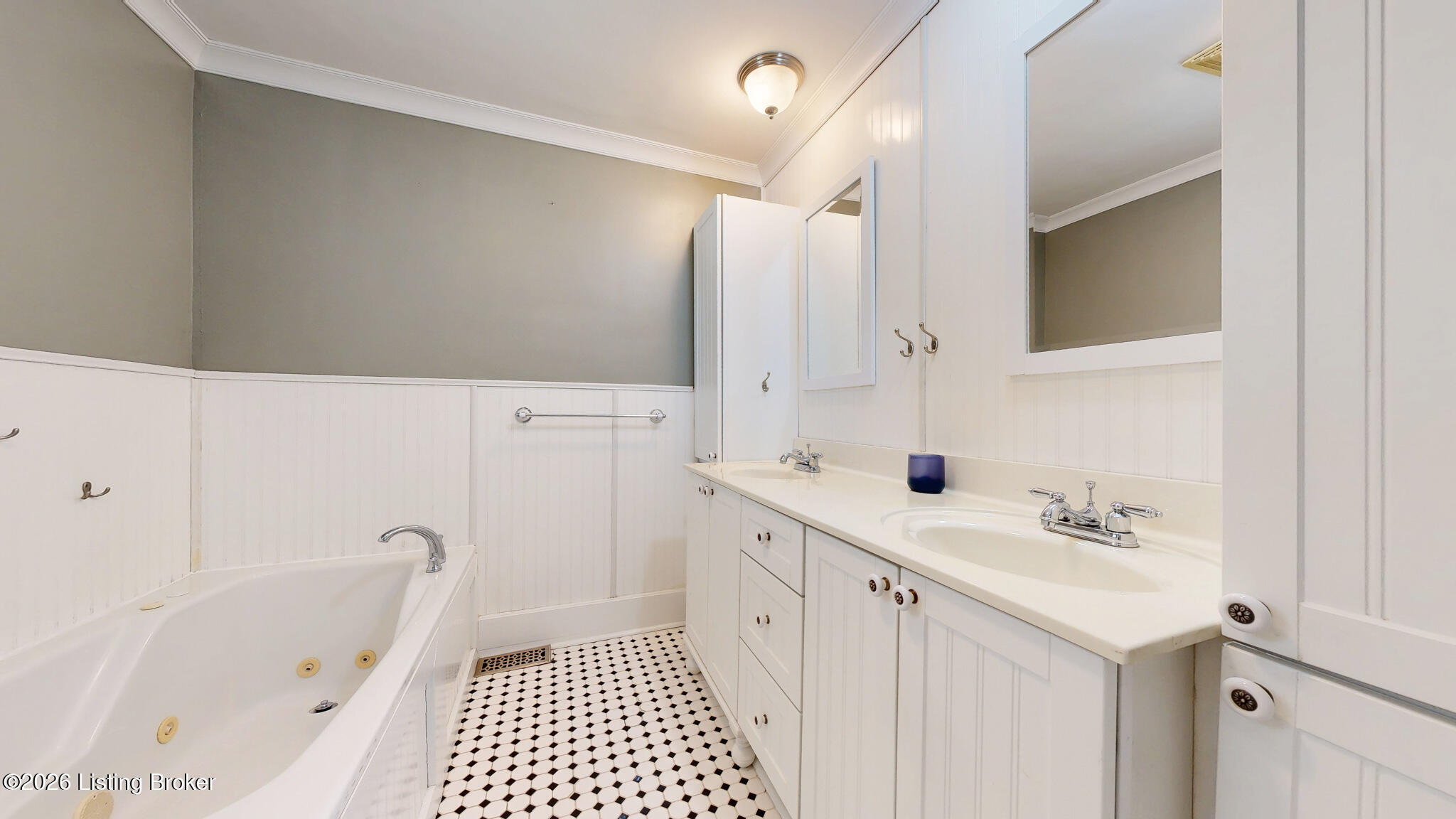 2117 Eastview Ave Property Photo 38