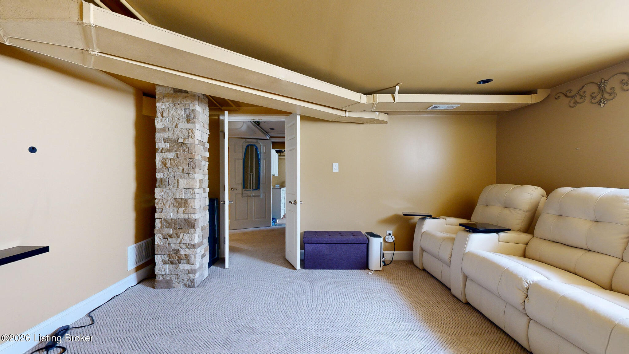 2117 Eastview Ave Property Photo 46