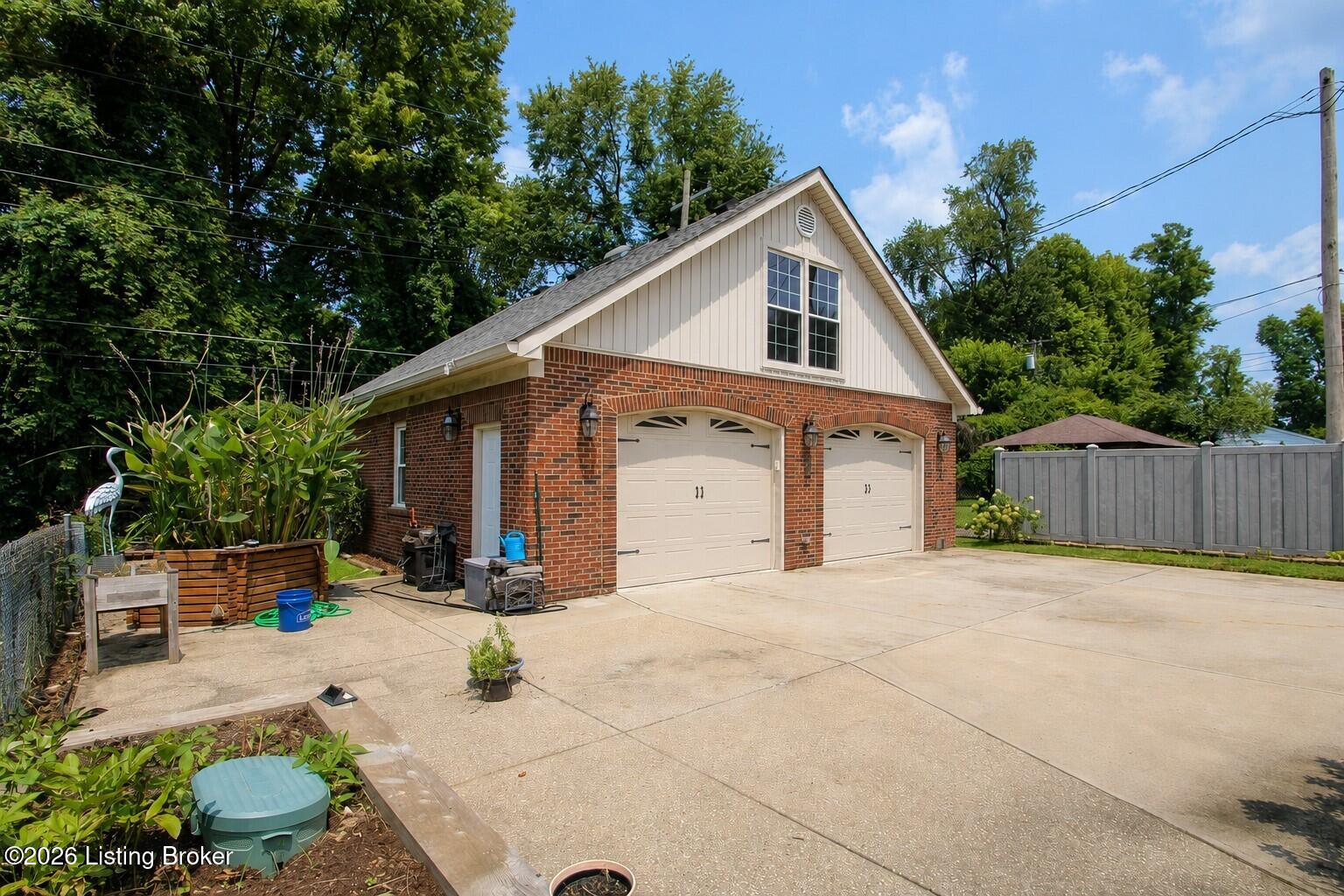 2117 Eastview Ave Property Photo 58