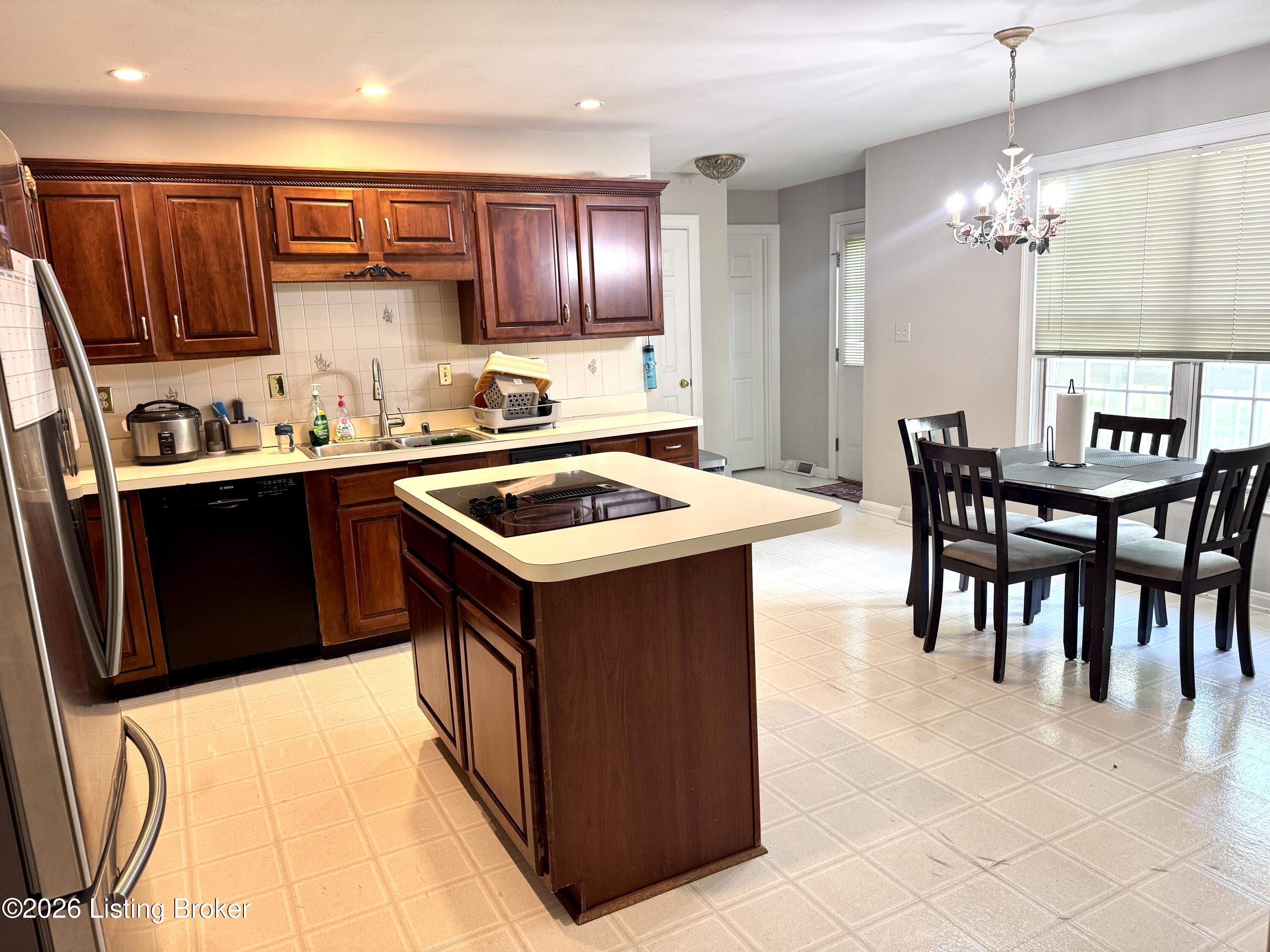 813 Andover Village Dr Property Photo 11