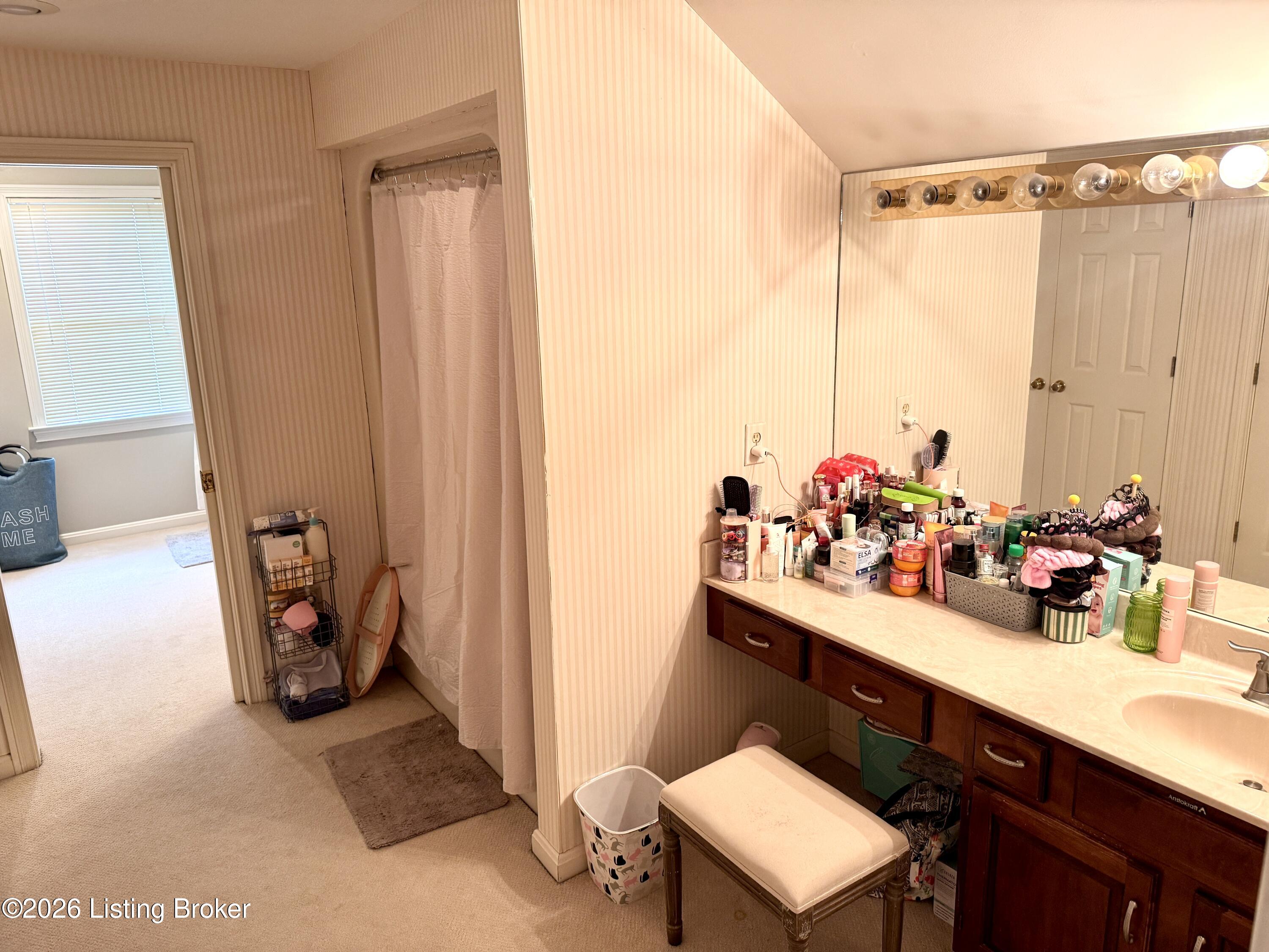 813 Andover Village Dr Property Photo 32