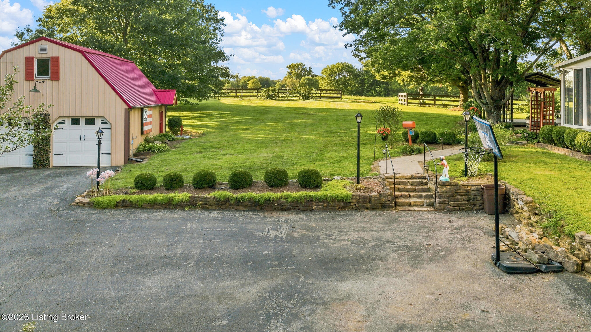 4080 Fairgrounds Rd Property Photo 9