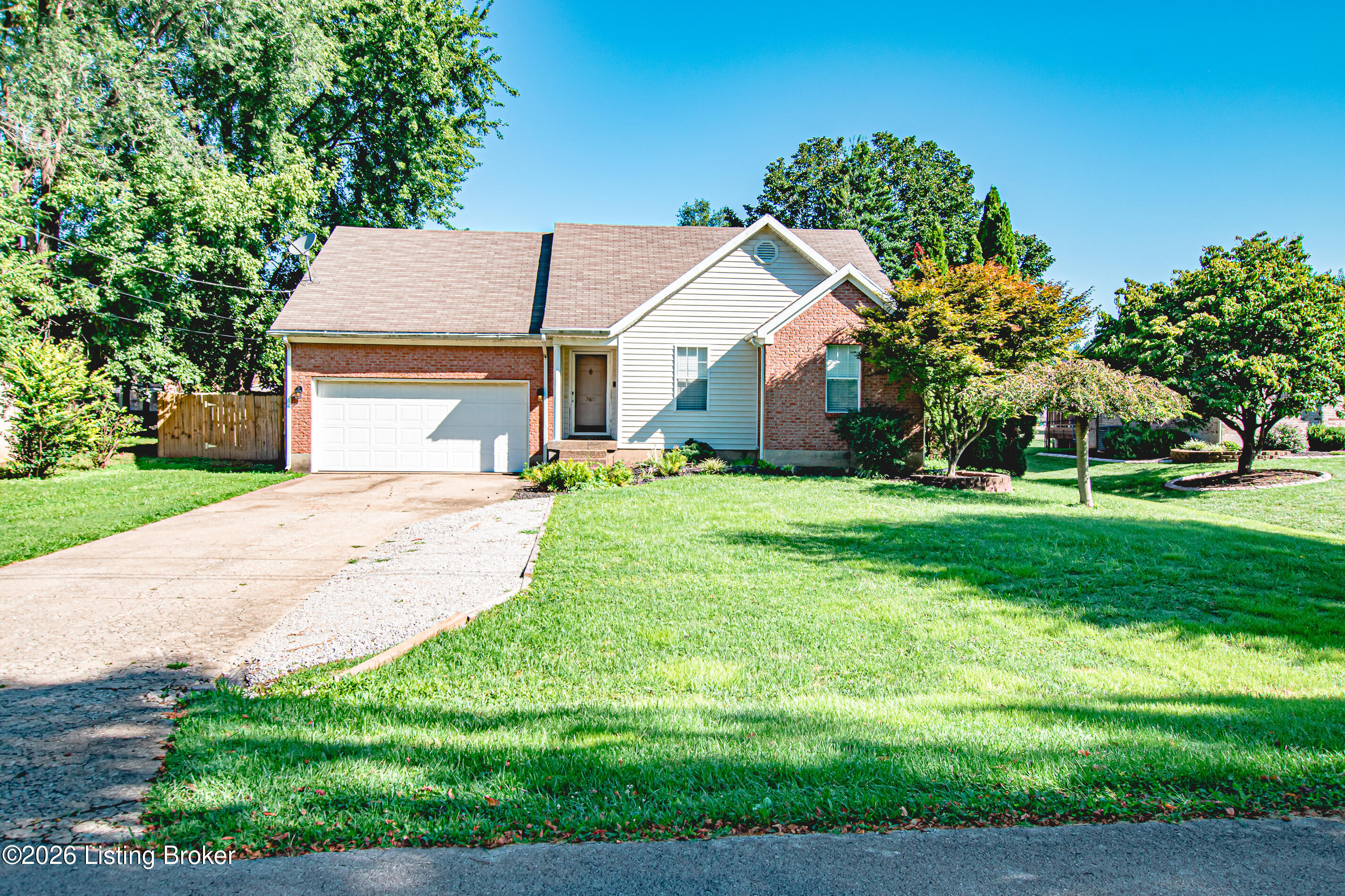 360 Shadowlawn Dr Property Photo 1
