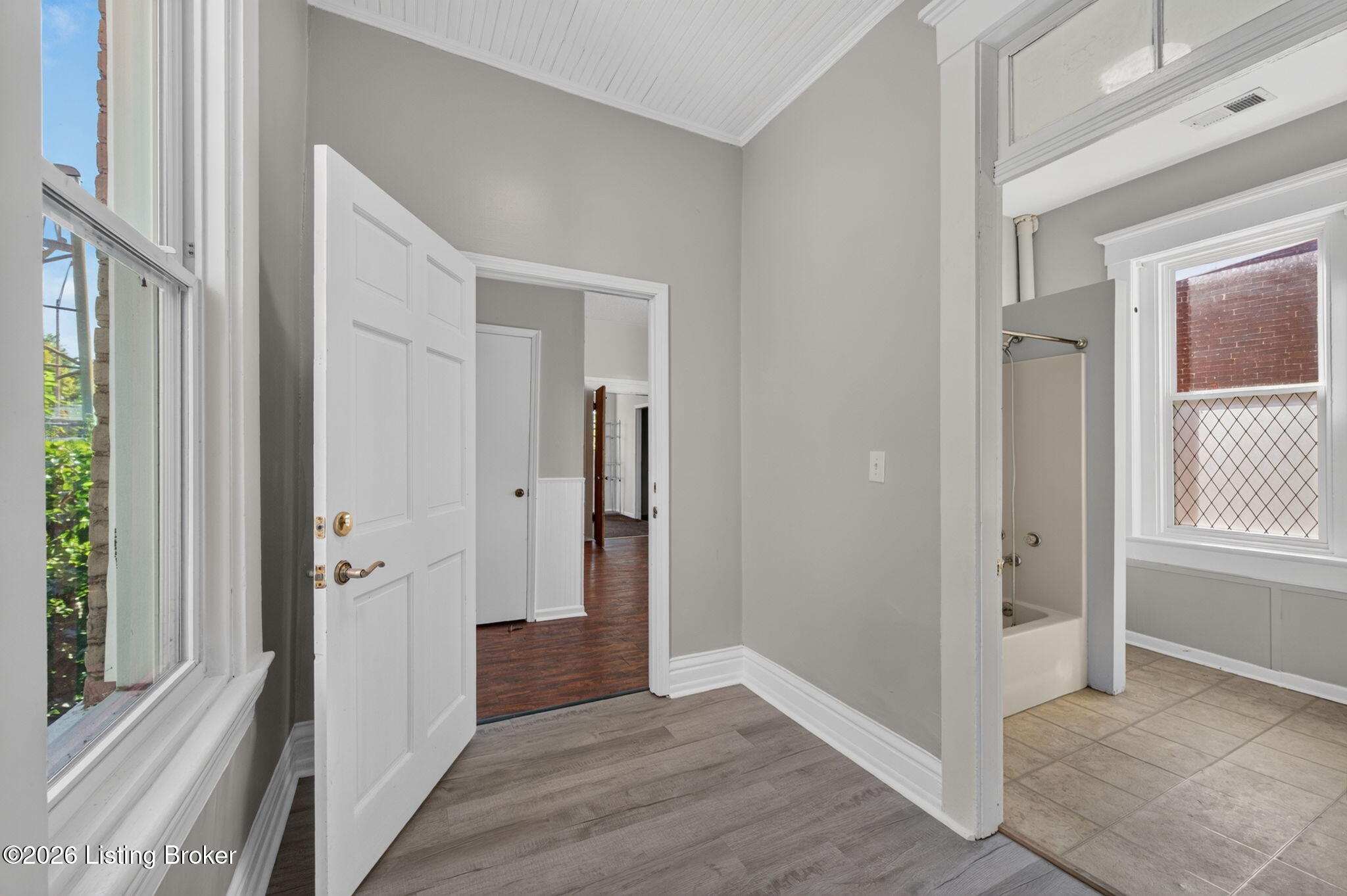 1033 S Brook St Property Photo 15