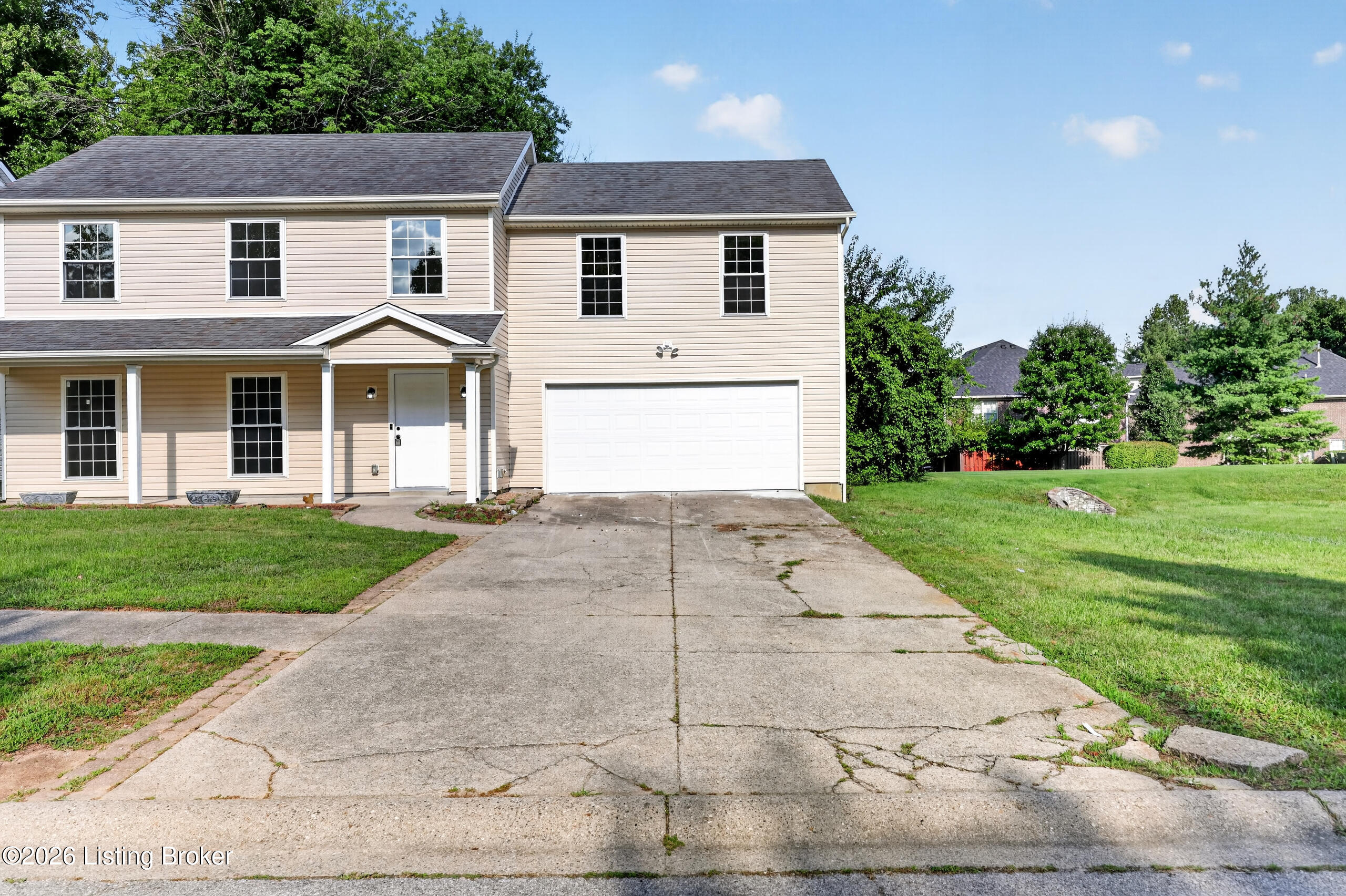 8113 Apple Valley Dr Property Photo 4