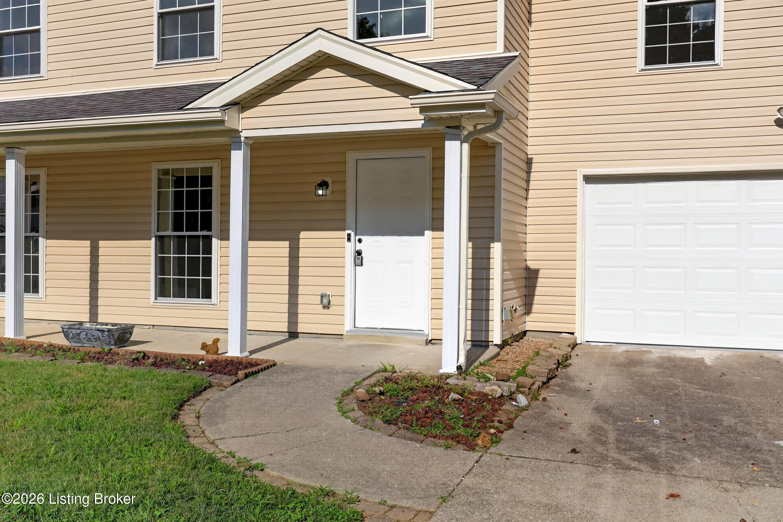 8113 Apple Valley Dr Property Photo 6