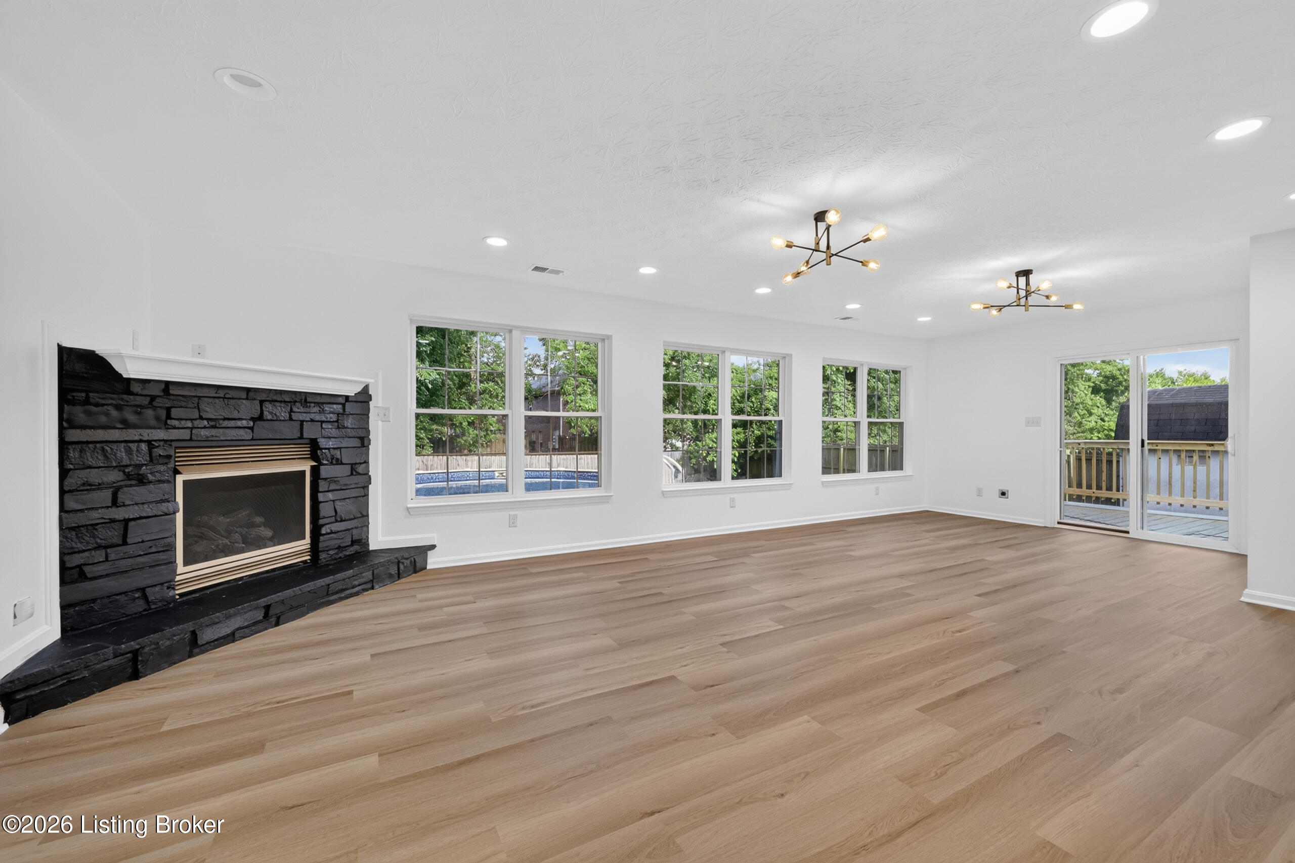 8113 Apple Valley Dr Property Photo 21