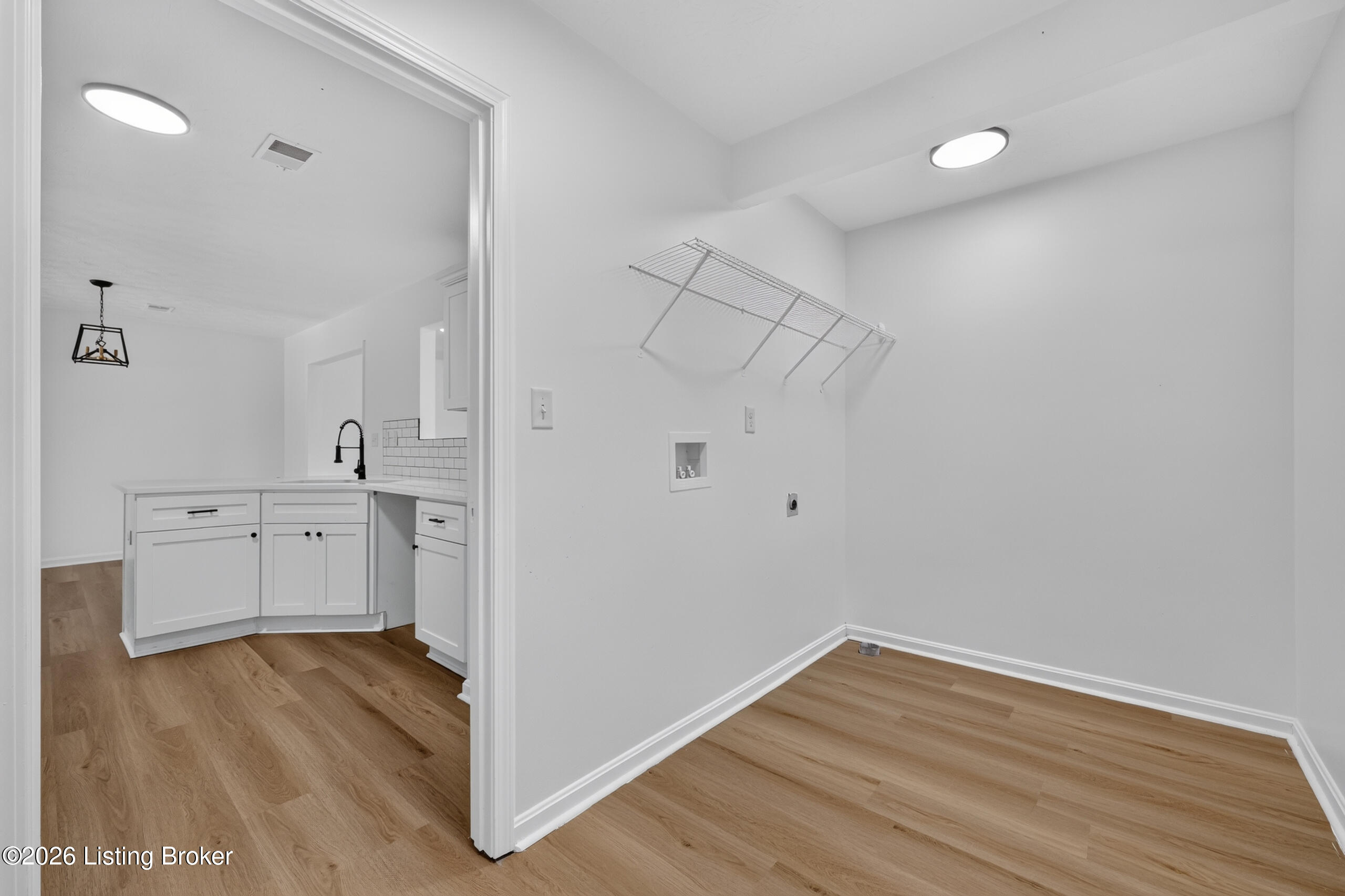 8113 Apple Valley Dr Property Photo 27