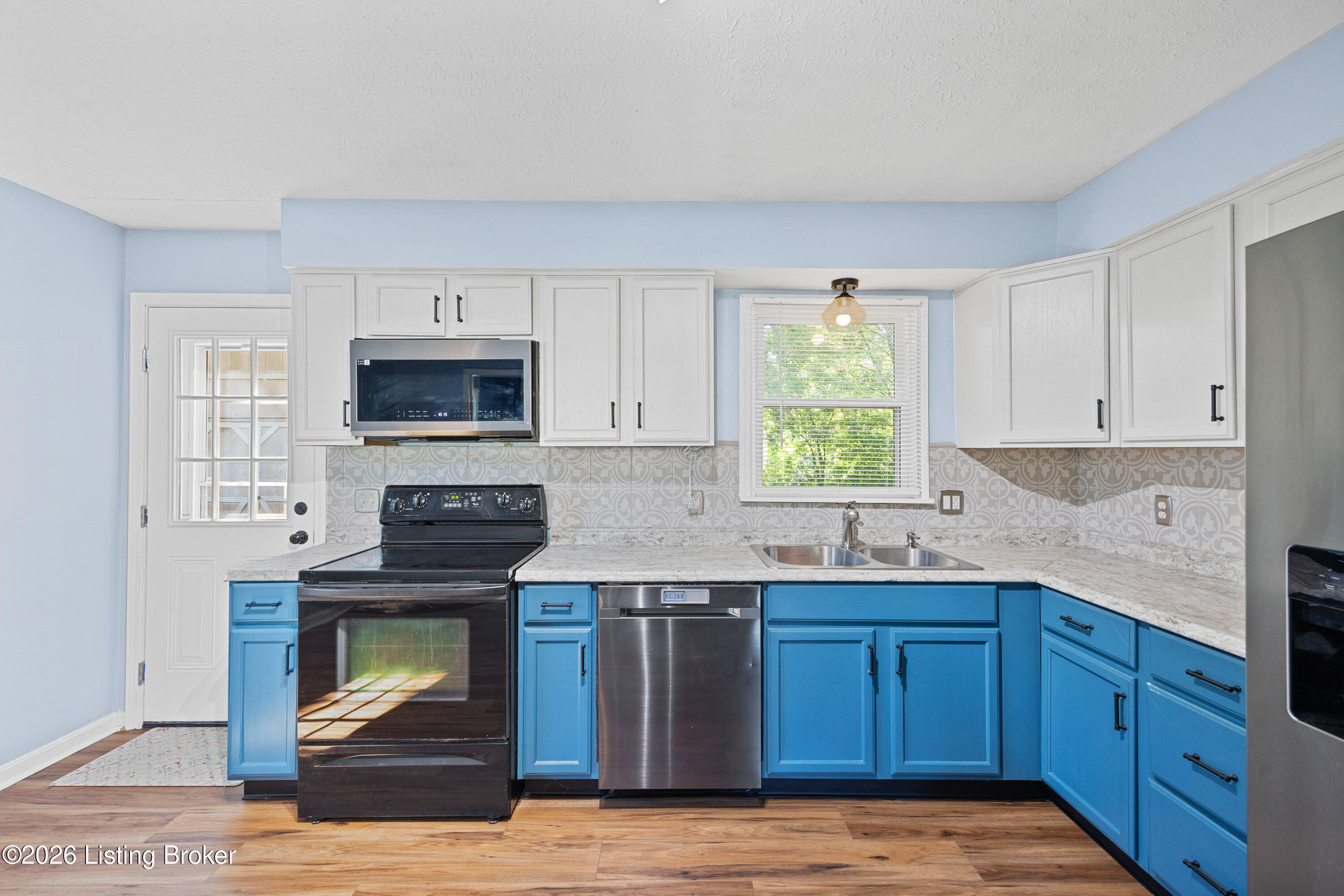 228 Hill St Property Photo 3