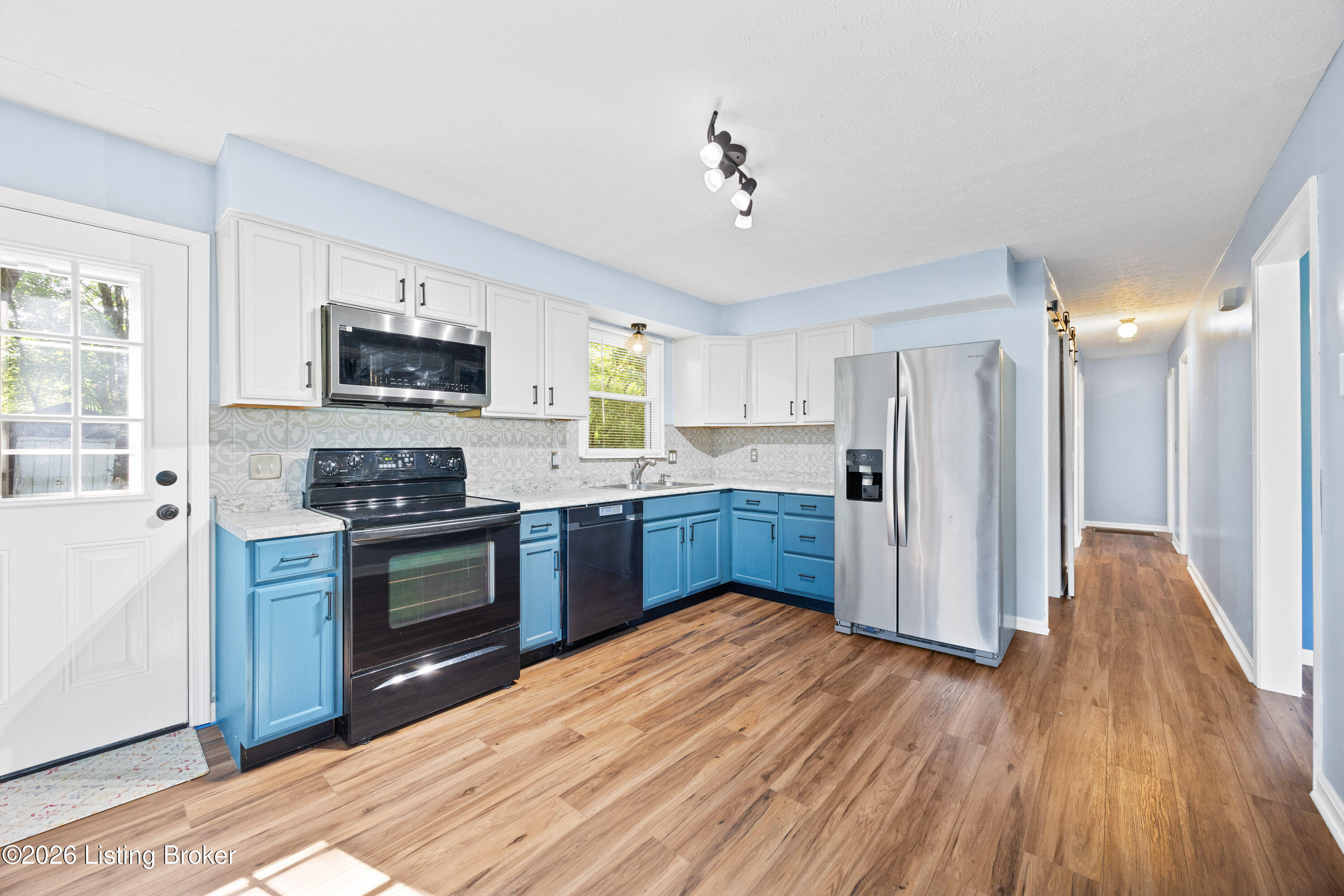 228 Hill St Property Photo 4