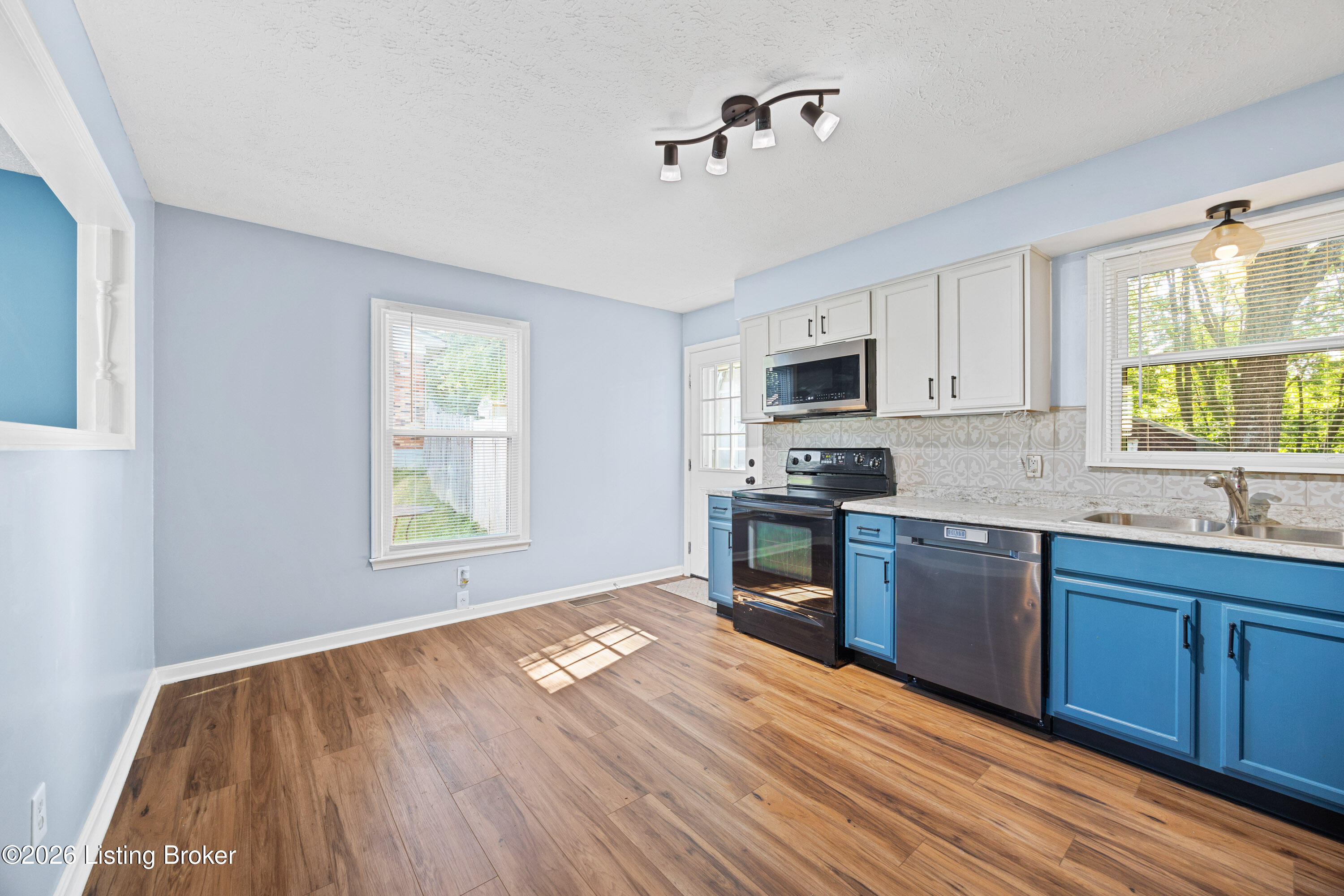228 Hill St Property Photo 13