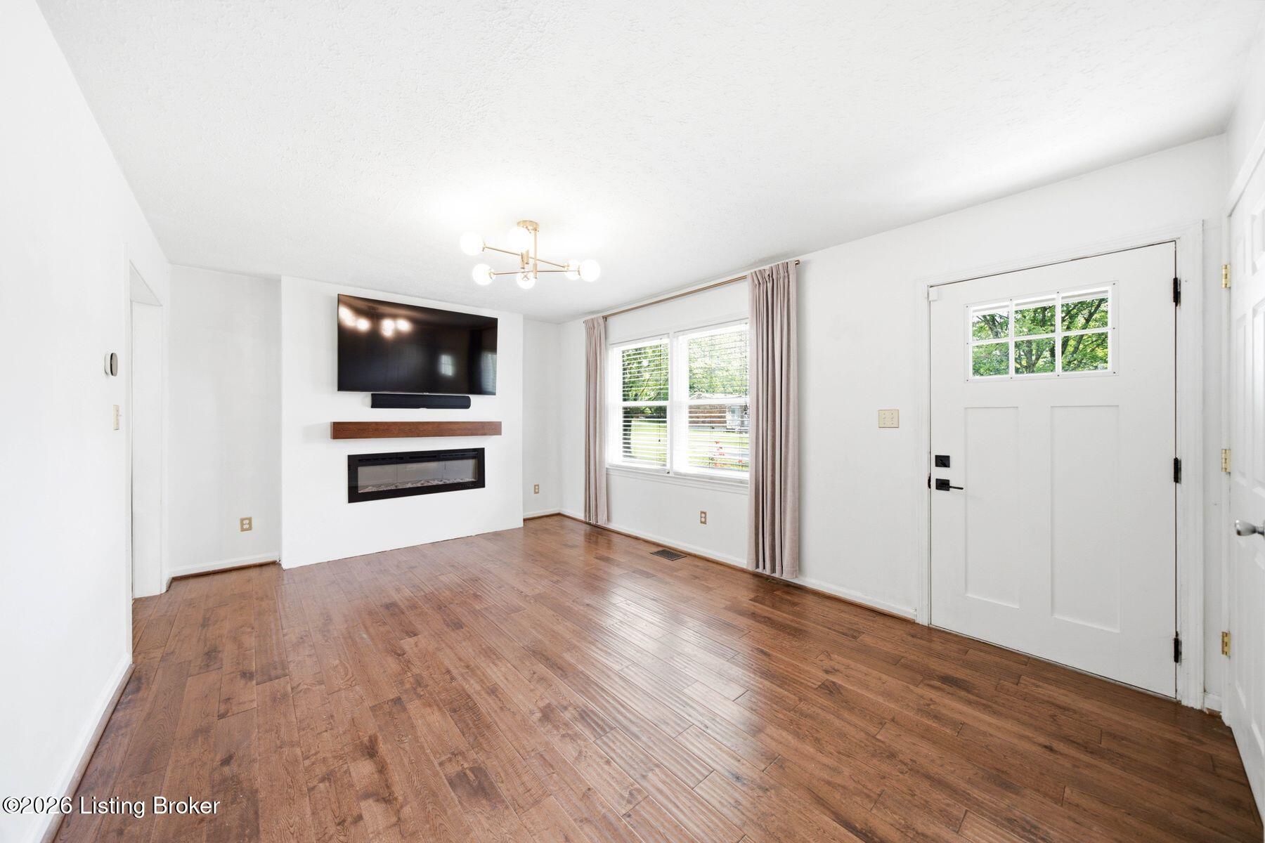 3702 Marilyn Ct Property Photo 5