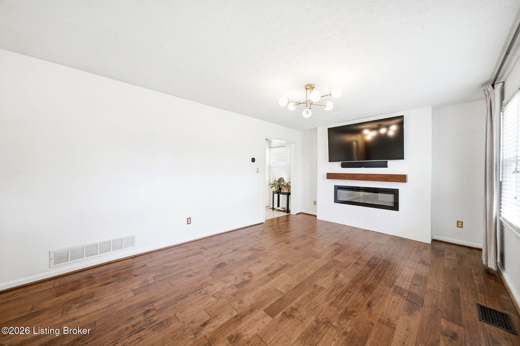 3702 Marilyn Ct Property Photo 6
