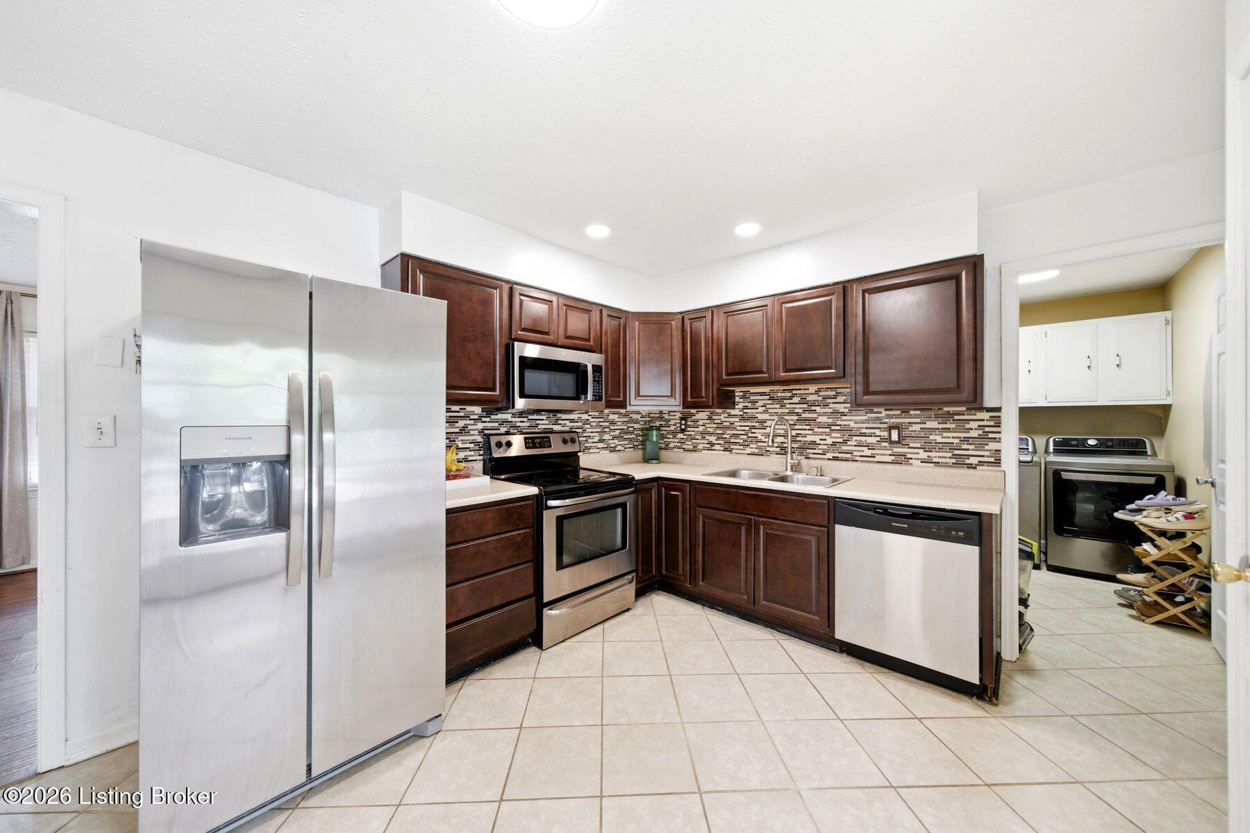 3702 Marilyn Ct Property Photo 12