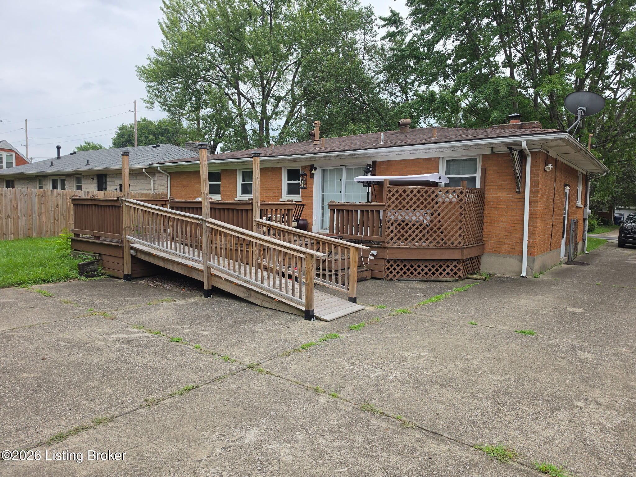 2419 Farnsley Rd Property Photo 3