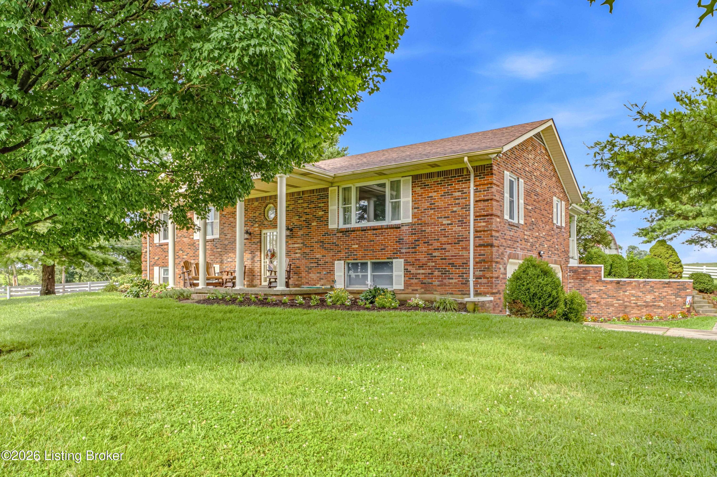2304 Eminence Rd Property Photo 3