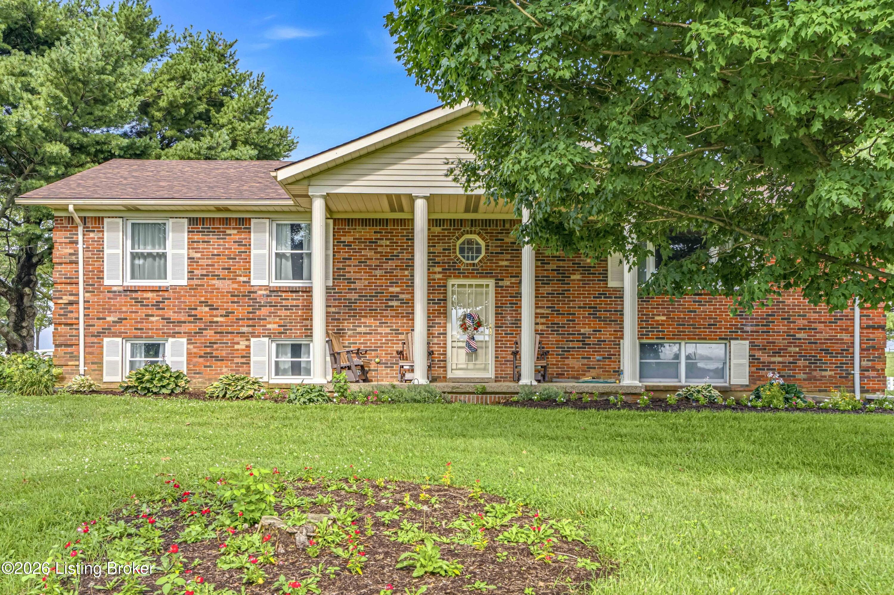 2304 Eminence Rd Property Photo 4