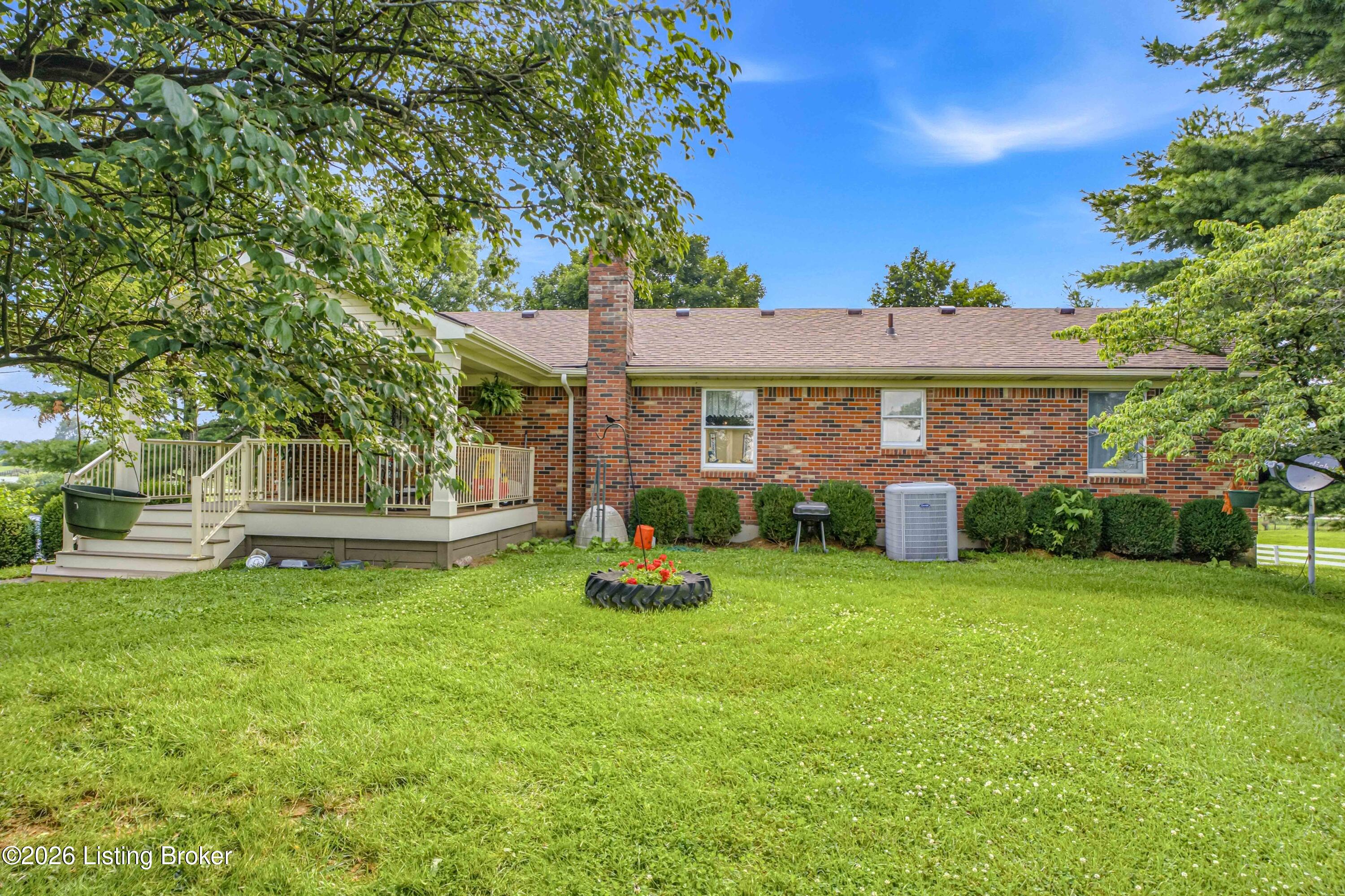 2304 Eminence Rd Property Photo 8