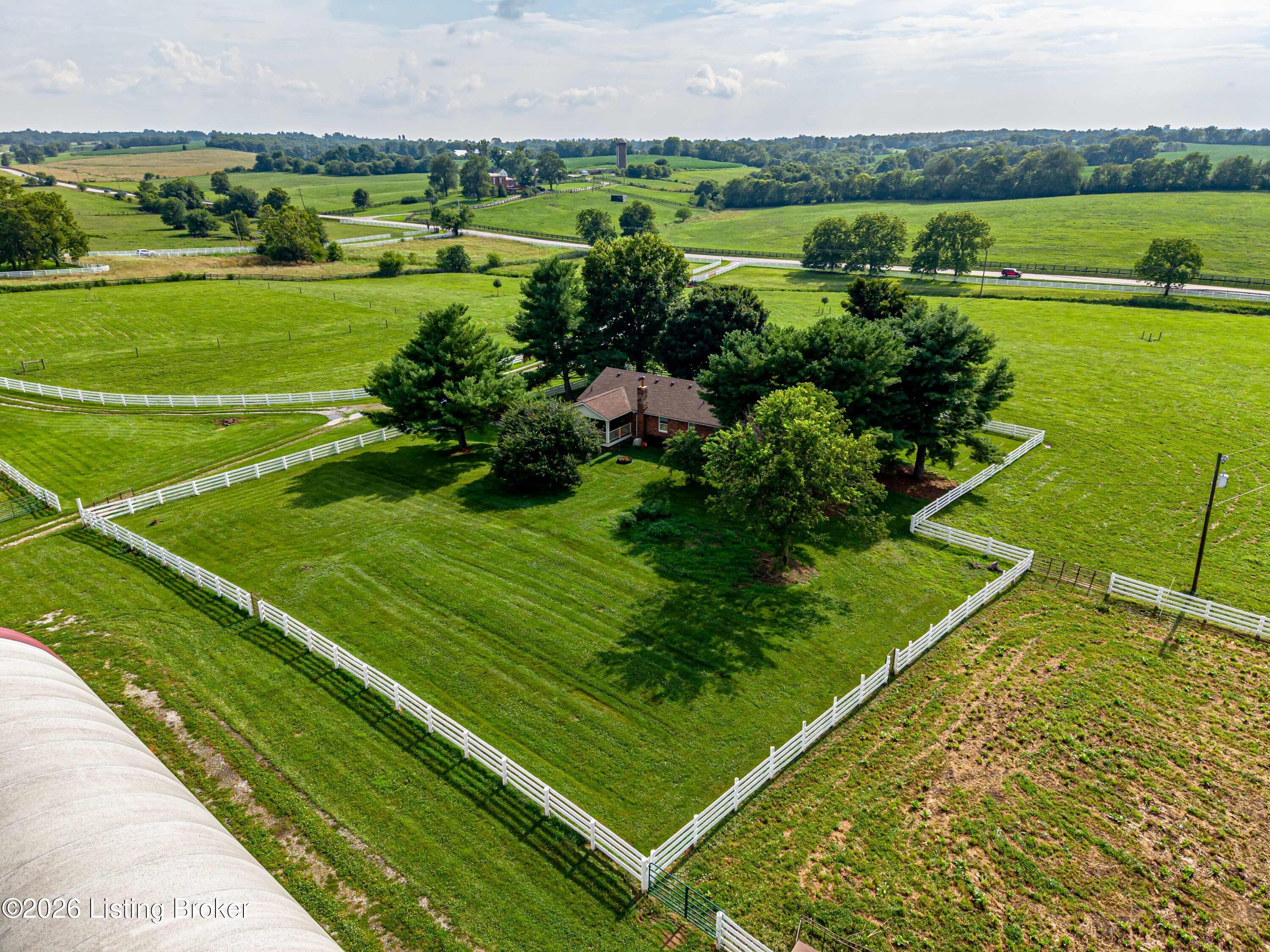 2304 Eminence Rd Property Photo 15