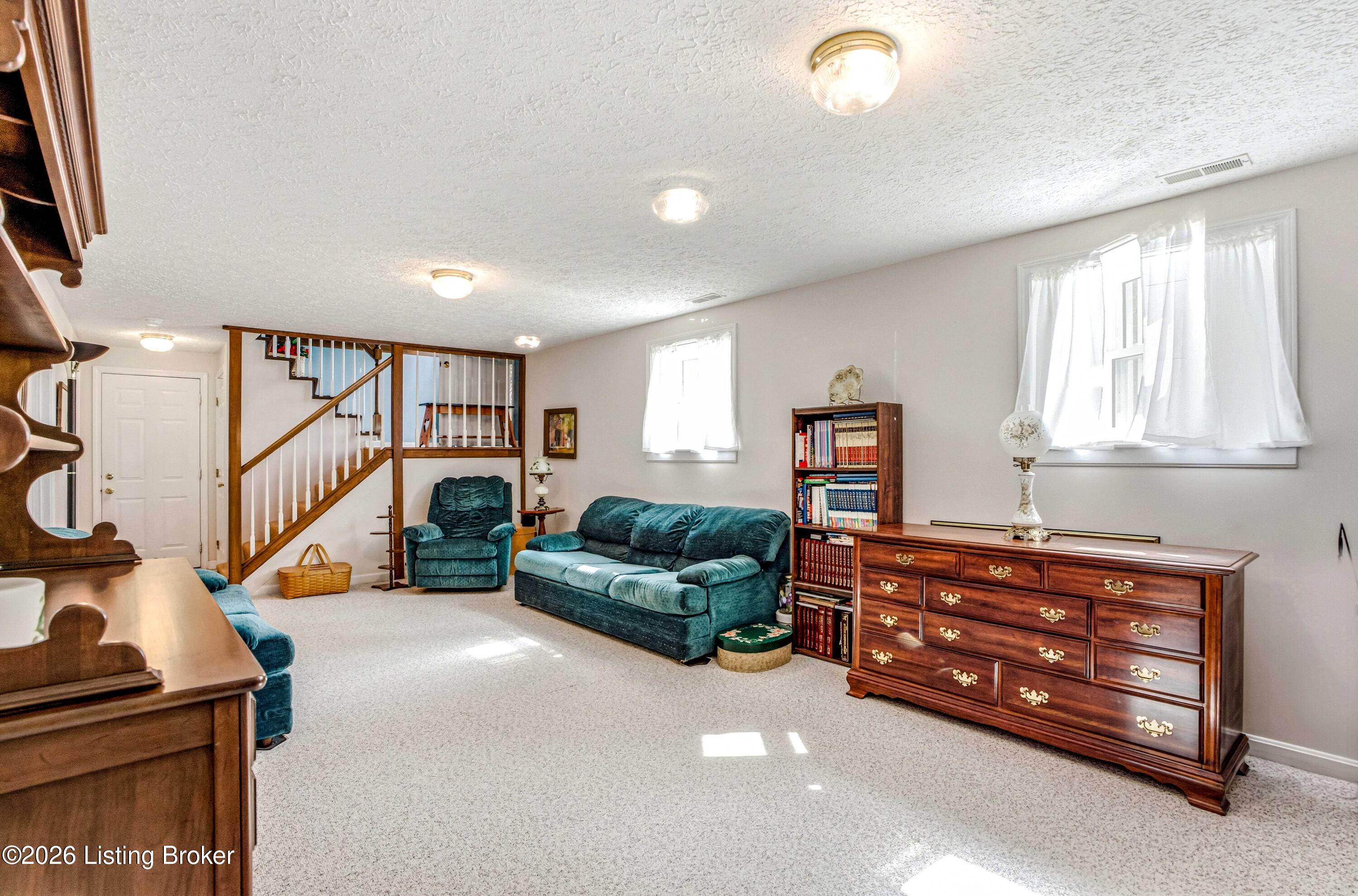 2304 Eminence Rd Property Photo 46