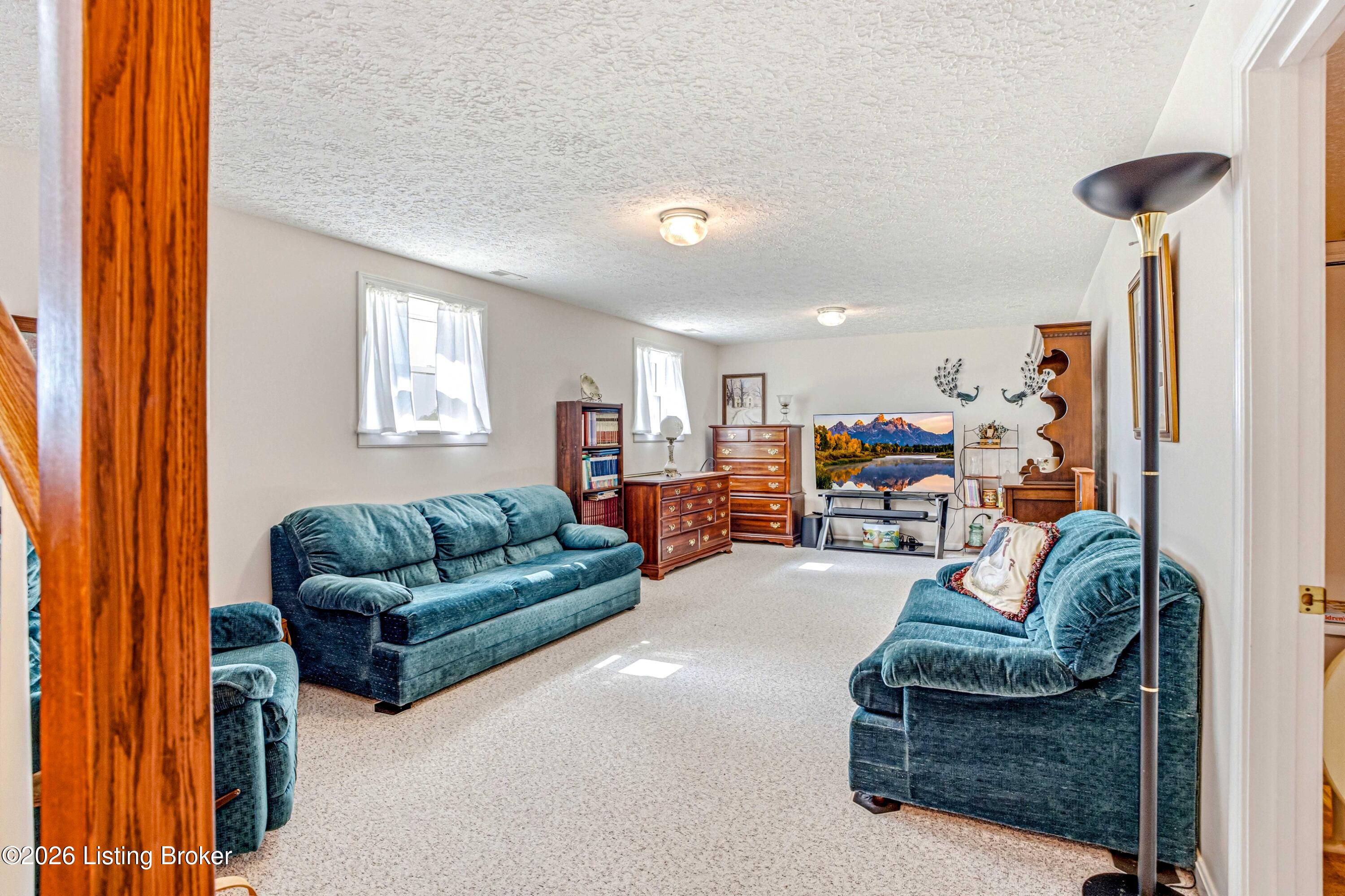 2304 Eminence Rd Property Photo 47