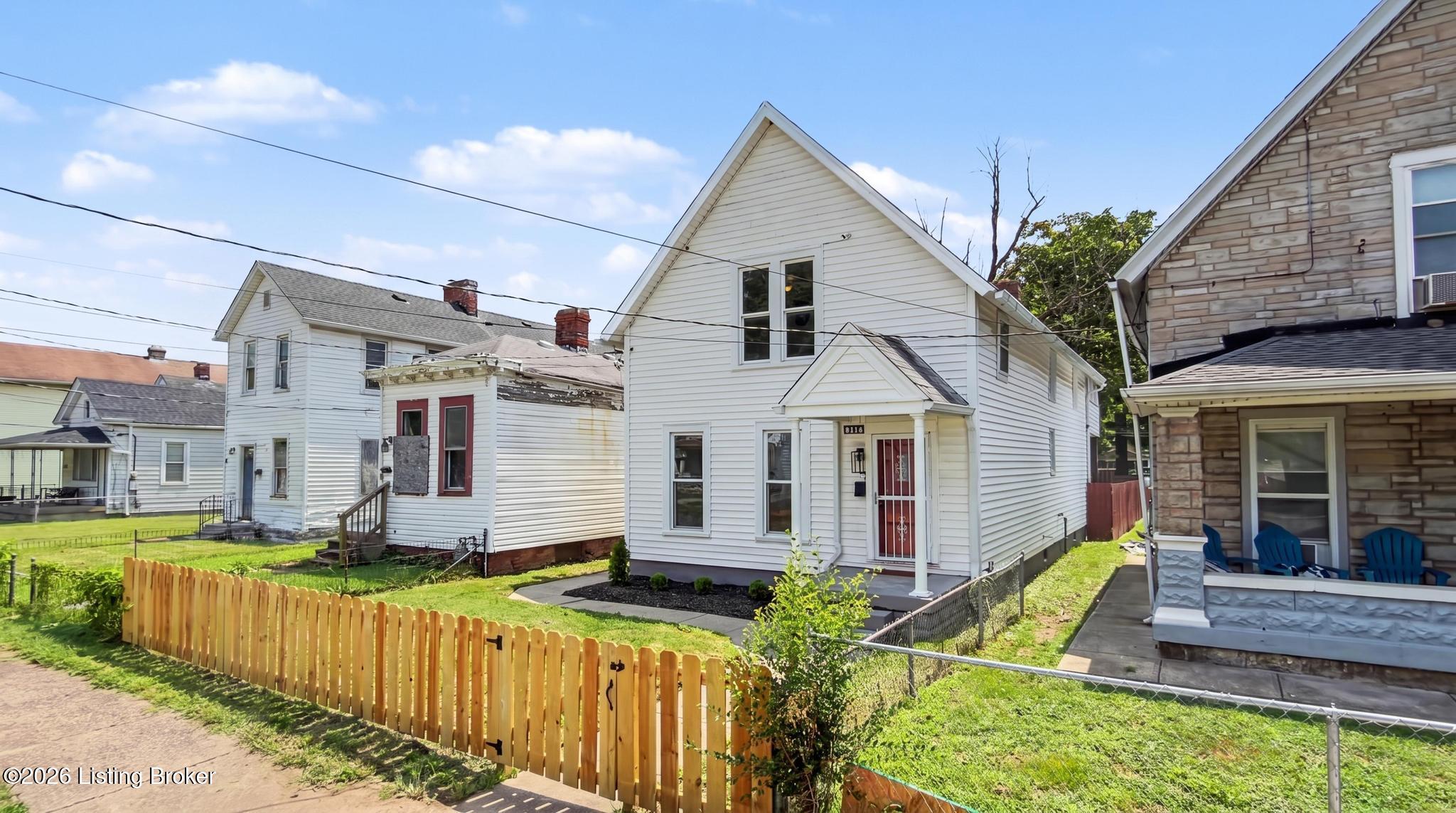 3118 Bank St Property Photo 2