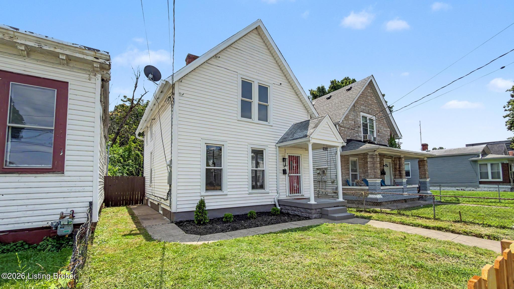 3118 Bank St Property Photo 3