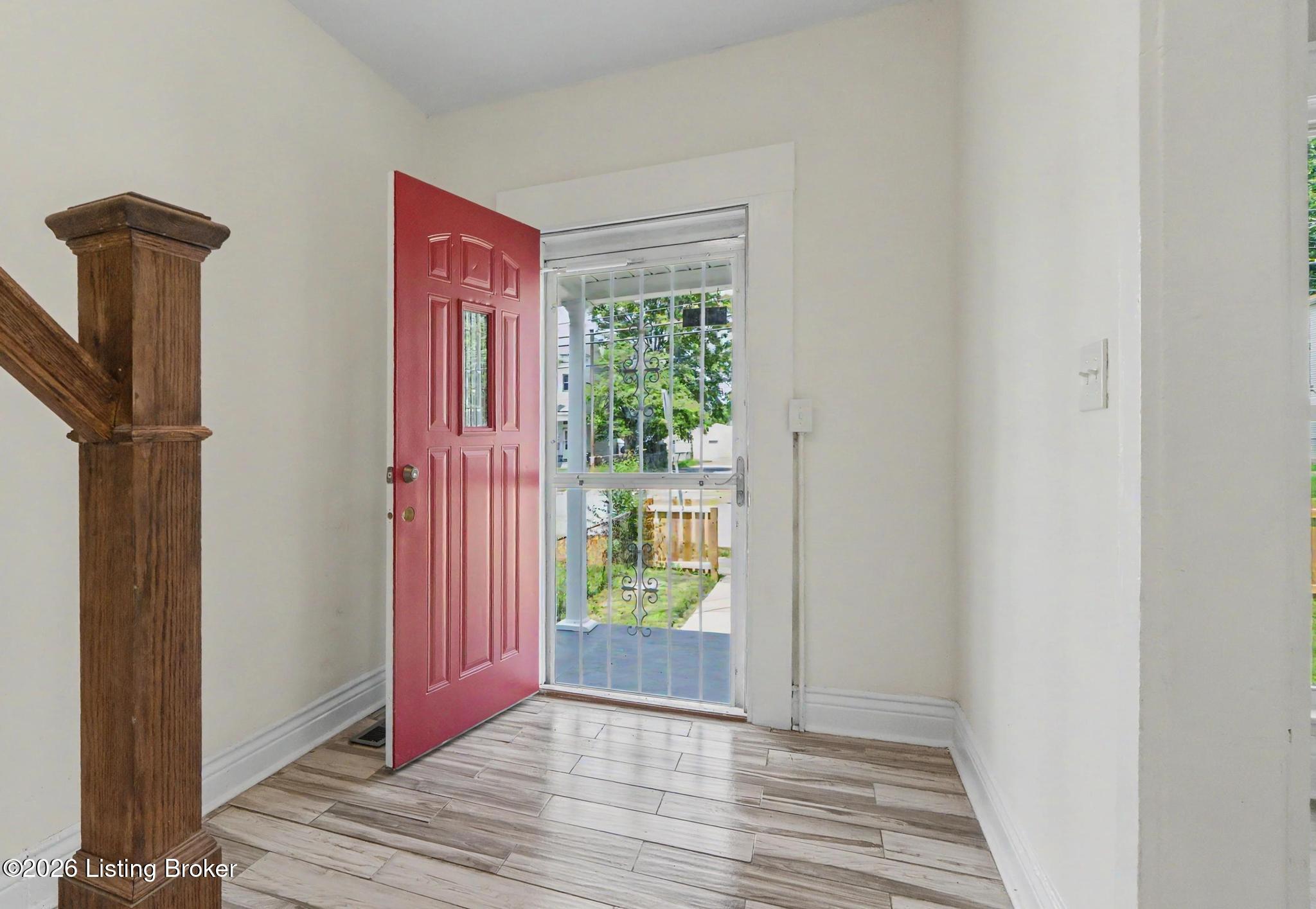 3118 Bank St Property Photo 5