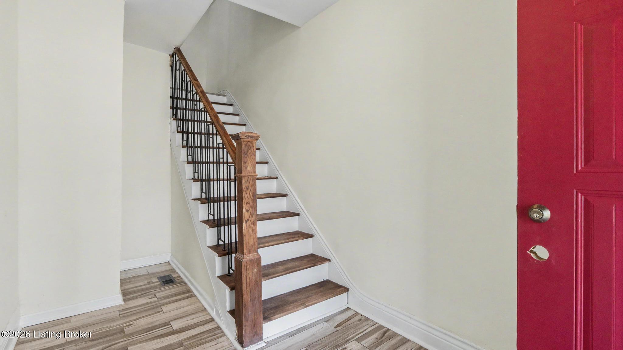 3118 Bank St Property Photo 6